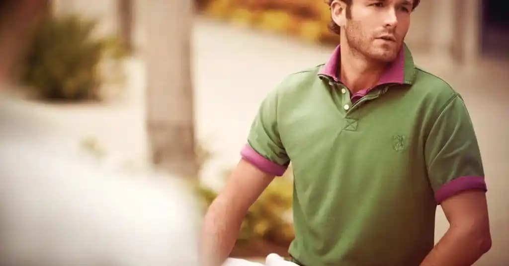 Polo Yaka Tişört Altına Ne Giyilir: Şıklık ve Konforu Yakalayan Kombinasyonlar