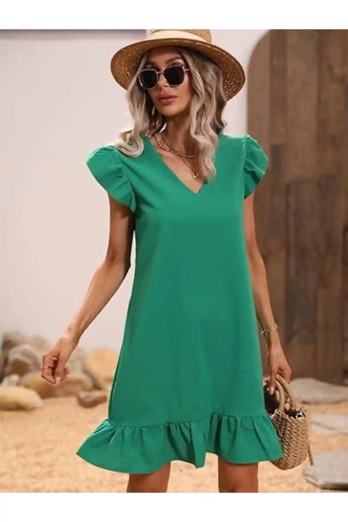 Polyester Kumaş Elbiseler: Moda ve Fonksiyonelliğin Modern Buluşması