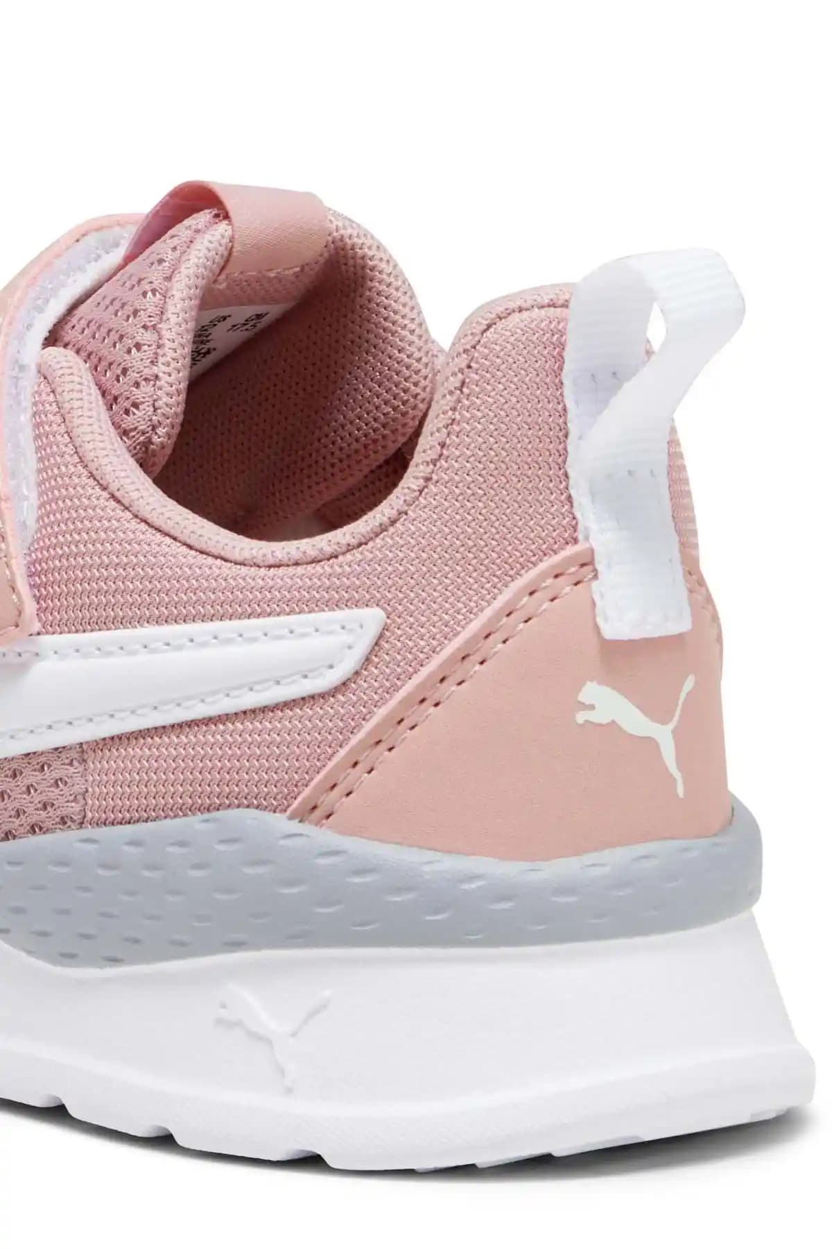 Puma Kız Çocuk Ayakkabıları: Moda ve Konforu Bir Arada Sunan Güncel Seçenekler