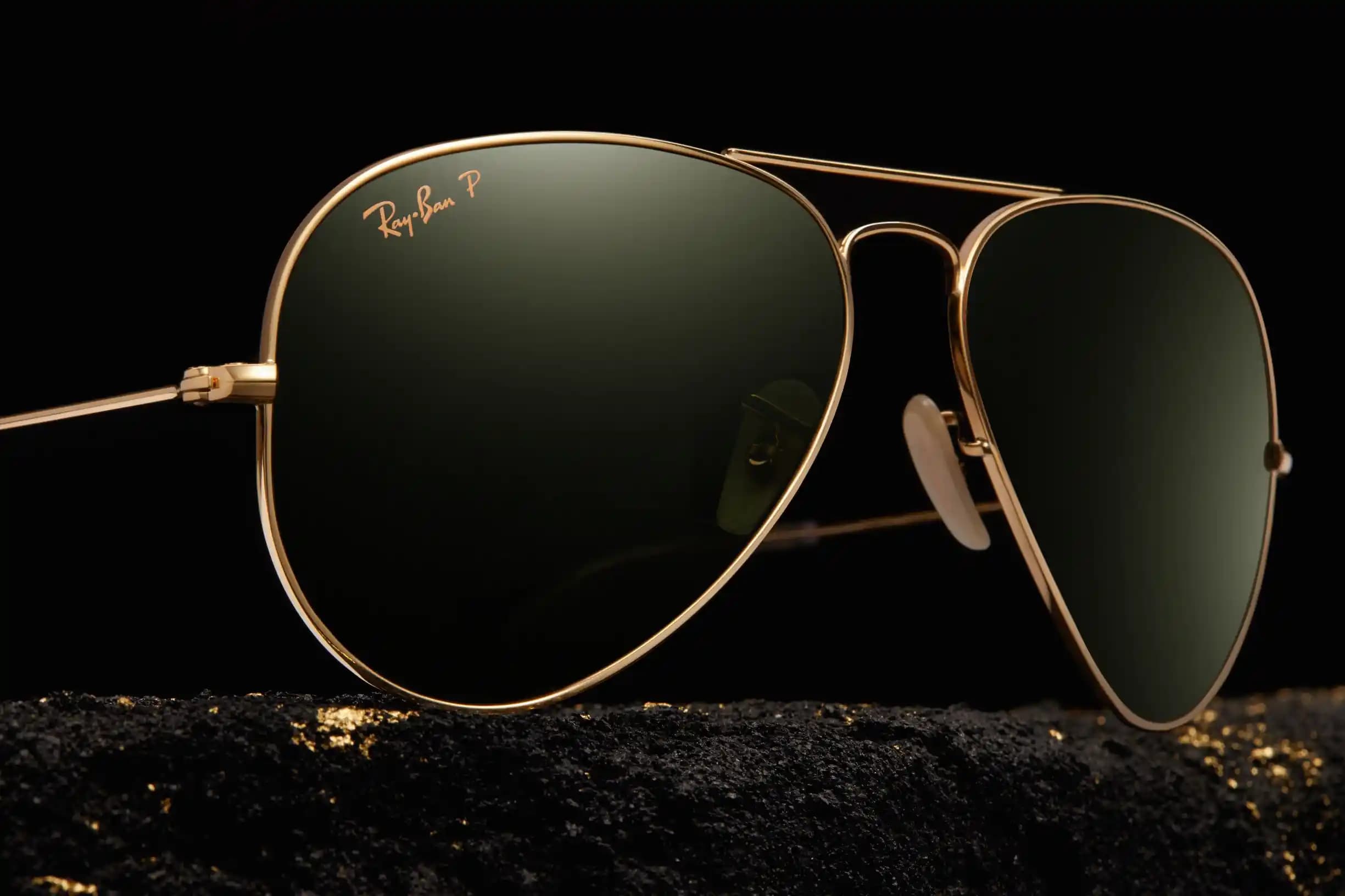 Ray-Ban Aviator Gold: Moda Dünyasının Şıklık ve Zarafet Sembolü