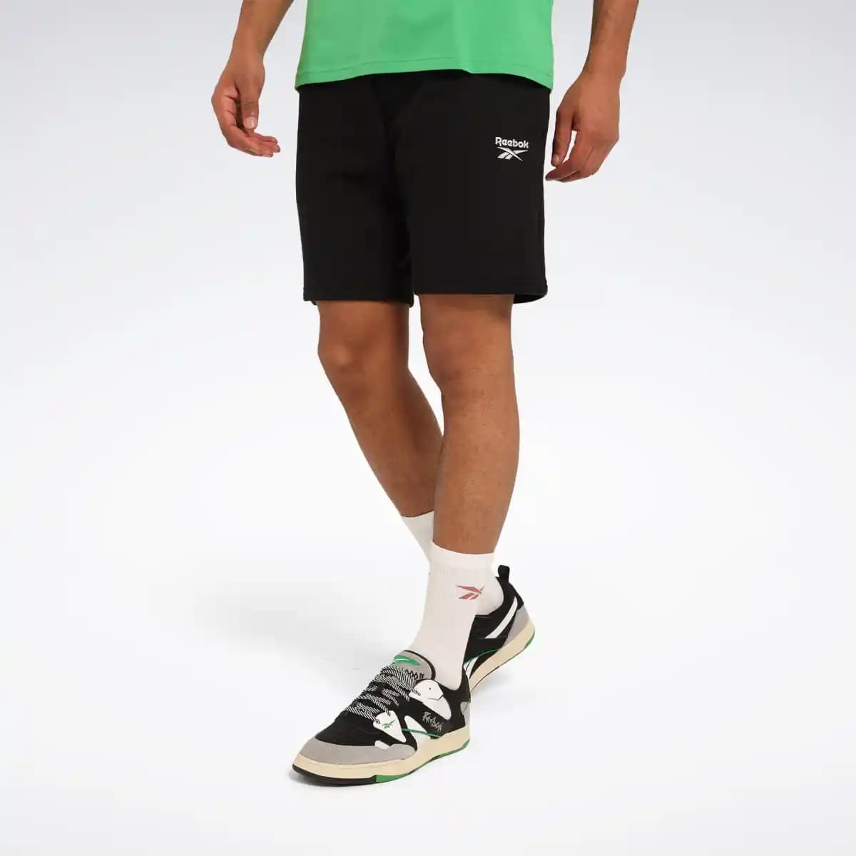 Reebok Spor Şortları: Günlük ve Spor Hayatınız İçin Şık ve Fonksiyonel Seçenekler
