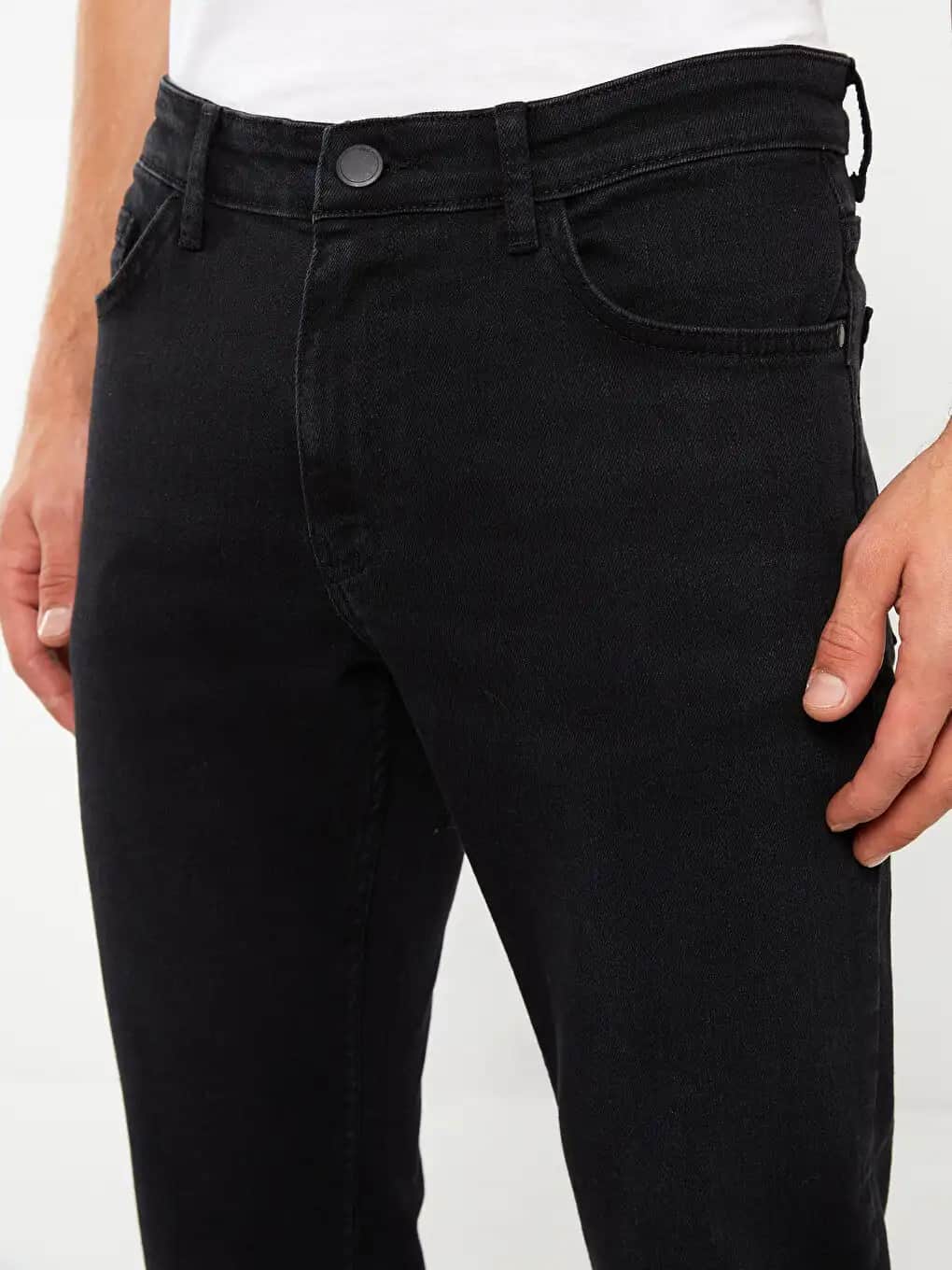 Regular Fit Siyah Pantolonlar: Moda ve Konforun Buluştuğu Zamansız Stil Rehberi