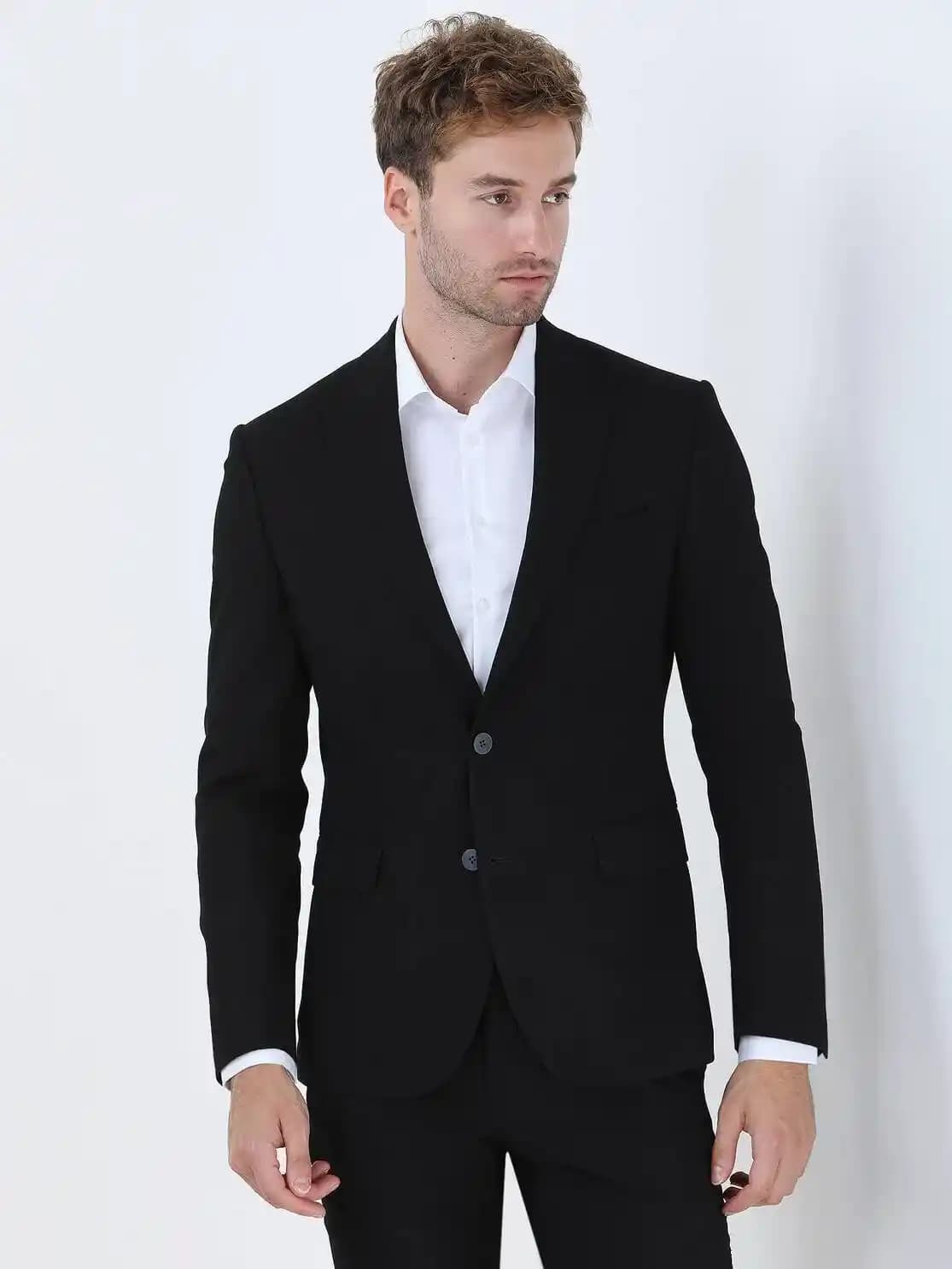 Regular Fit Takım Elbise Nedir ve Modern Giyim Trendlerindeki Yeri