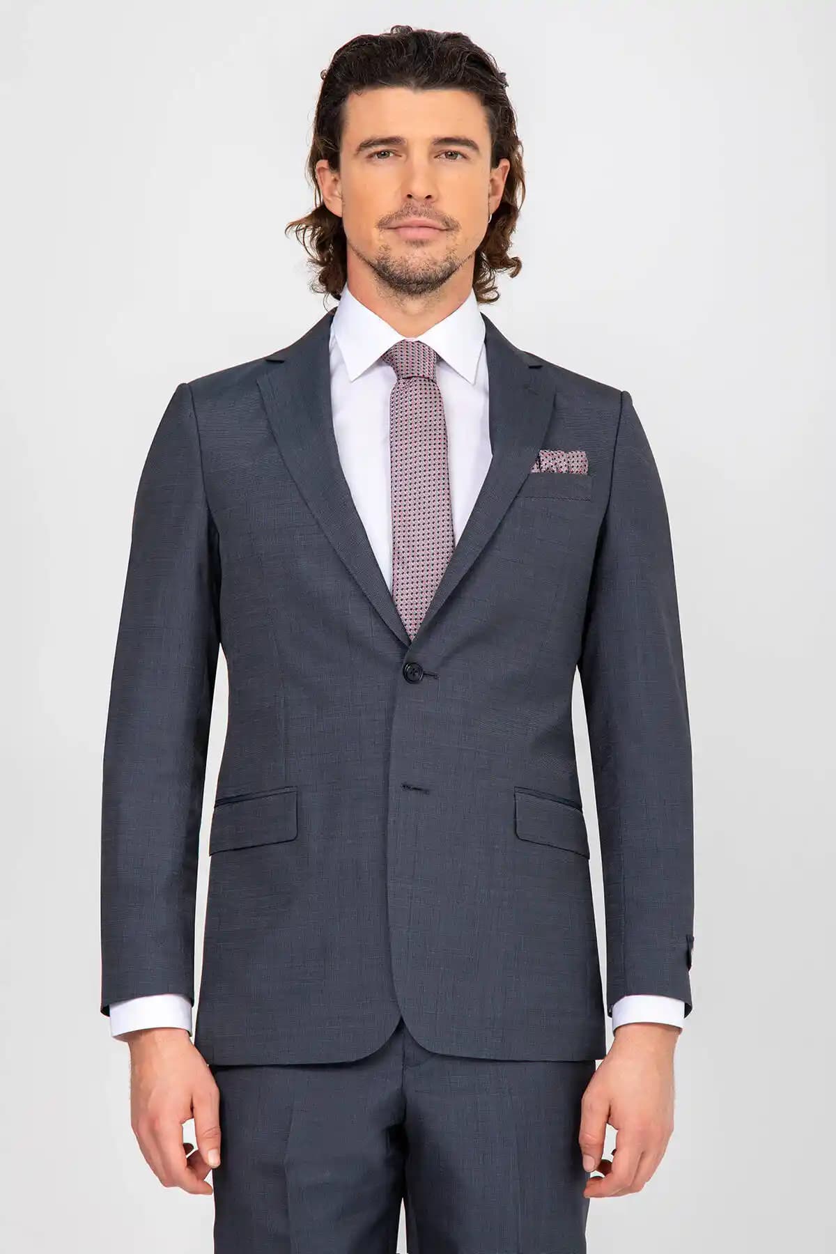 Regular Takım Elbise: Moda Trendleri, Seçim ve Kombinasyon İpuçlarıyla Şıklık Rehberi