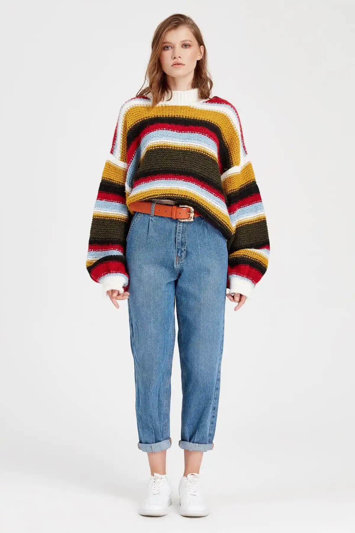 Renkli Çizgili Kazaklar: Moda Trendleri ve Kombinasyon İpuçları 2024