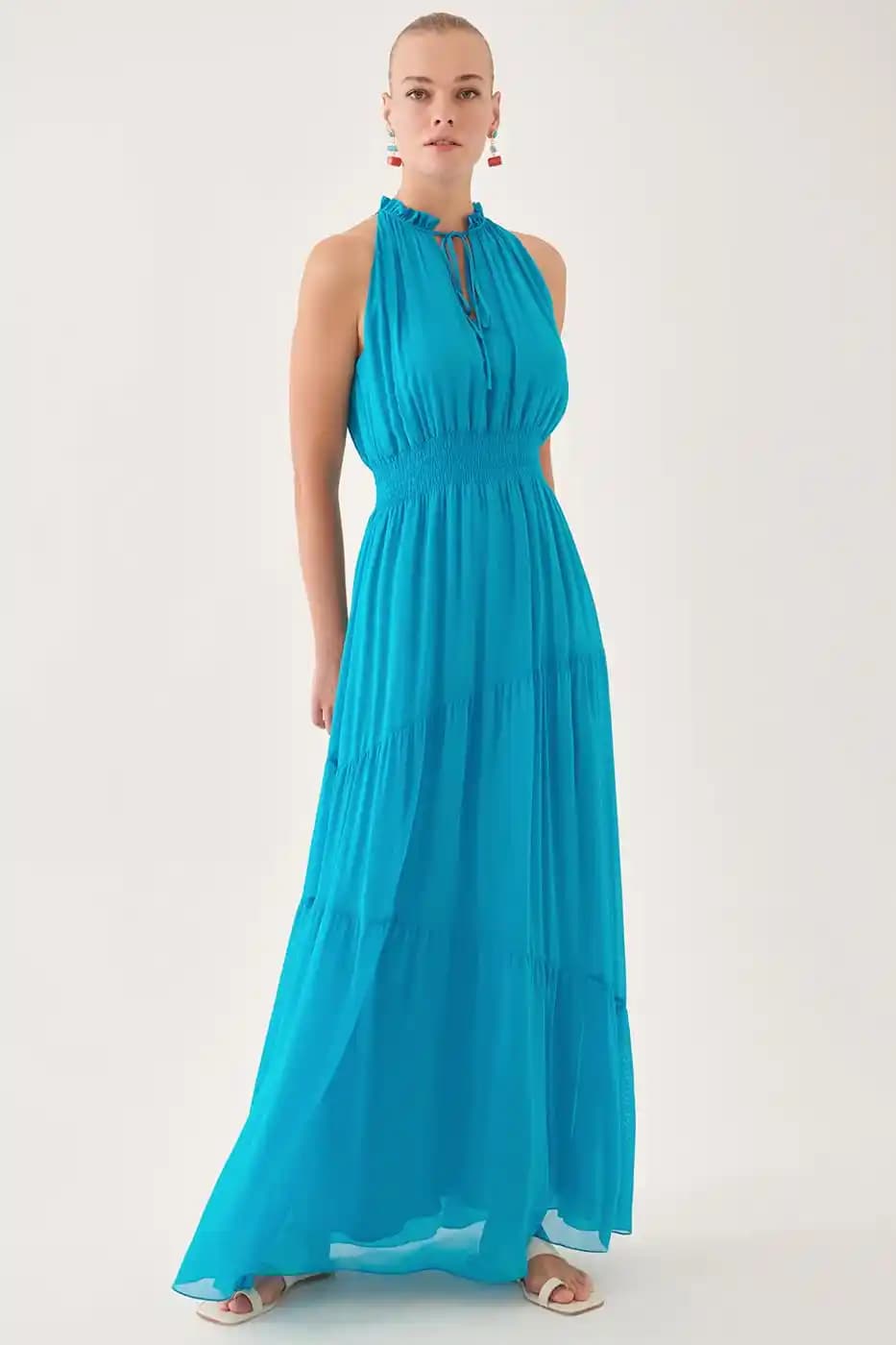 Renkli Elbiselerin Moda Dünyasındaki Yeri ve Kombinasyon İpuçları