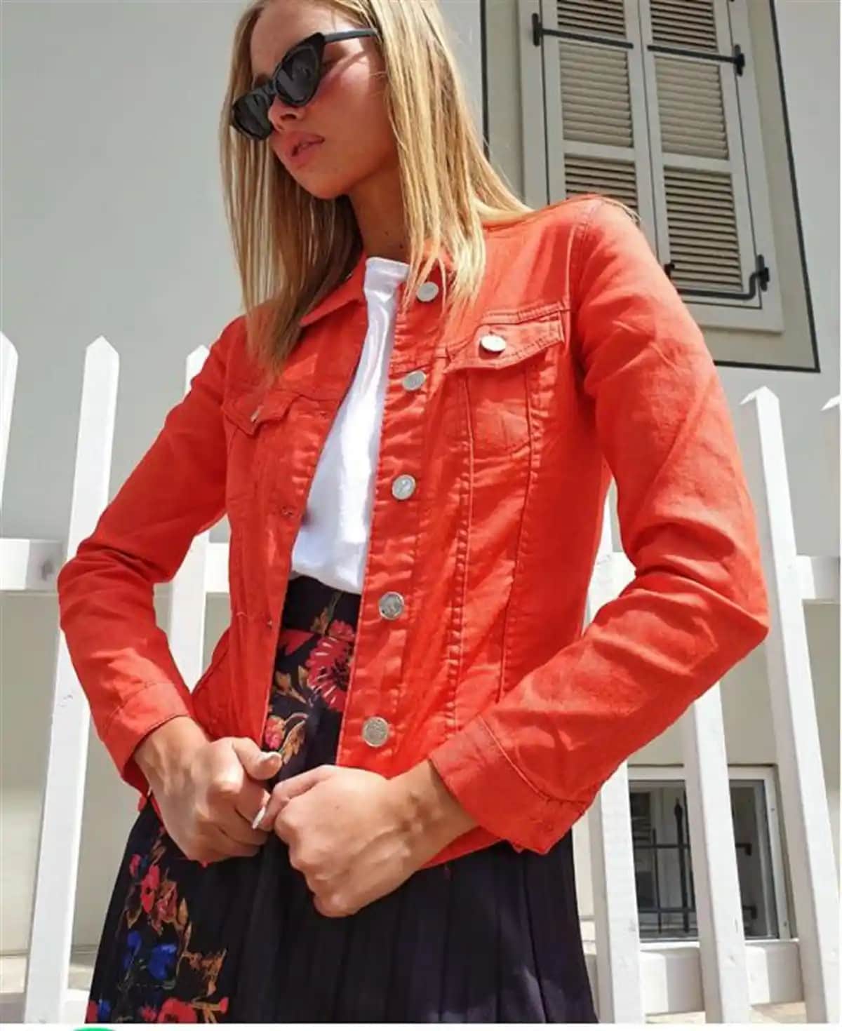 Renkli Kot Modasında Güncel Trendler ve Kombin İpuçları