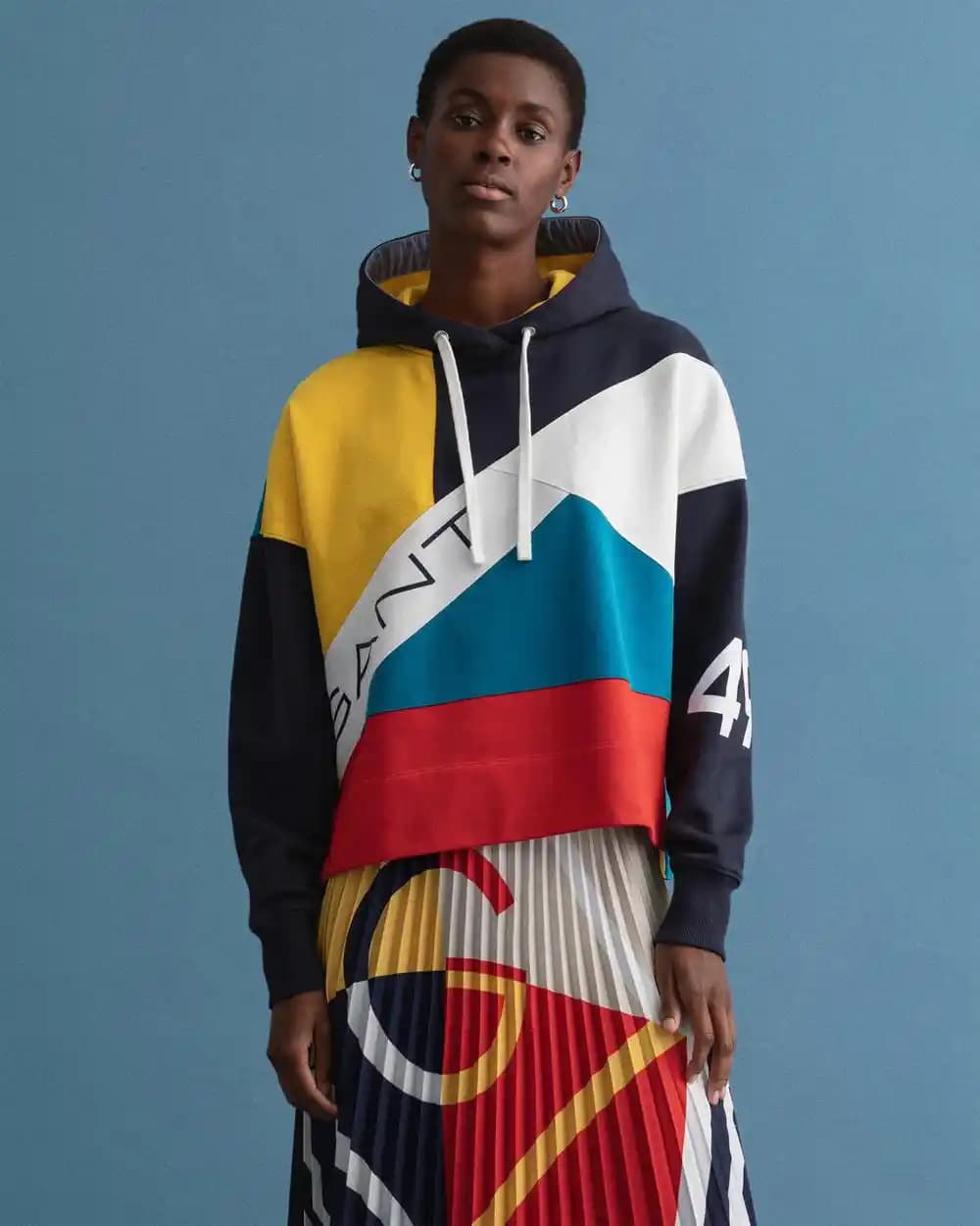 Renkli Sweatshirtlerle Tarzınızı Canlandırın: Moda Trendleri ve Kombin İpuçları