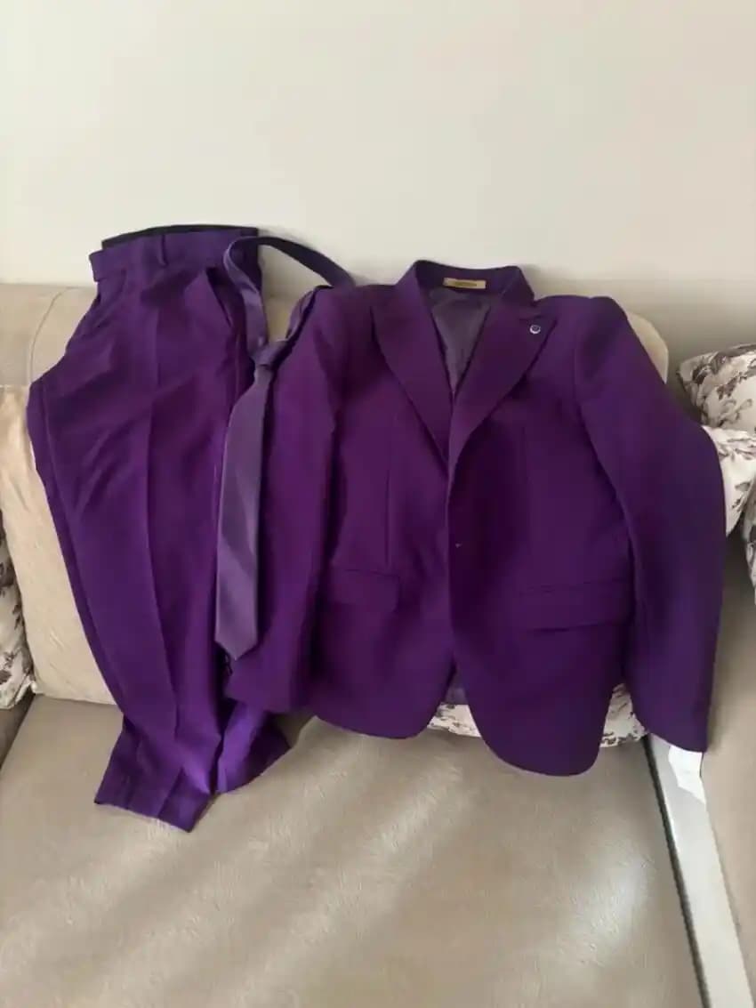 Renkli Takım Elbise Modasında Güncel Trendler ve Stil İpuçları