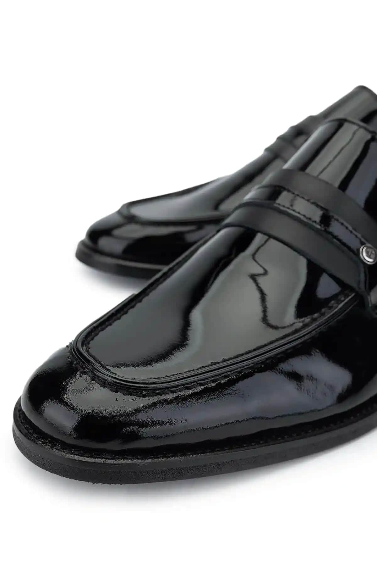 Rugan Loafer Erkek Ayakkabısı: Klasik ve Modern Tarzların Şık Buluşması