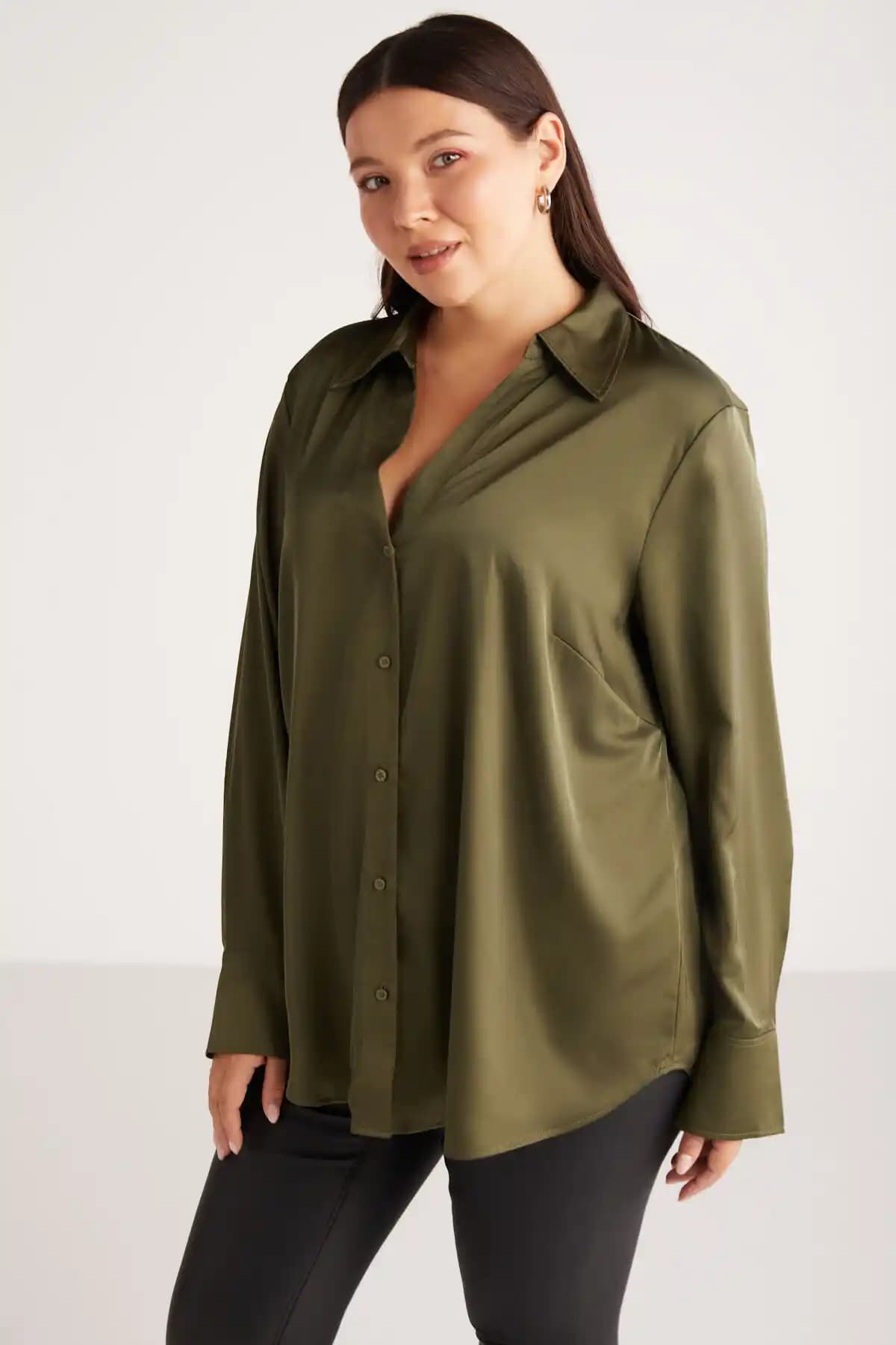 S beden gömleklerle şıklık ve konforu bir arada yakalayın: stil ve alışveriş ipuçları