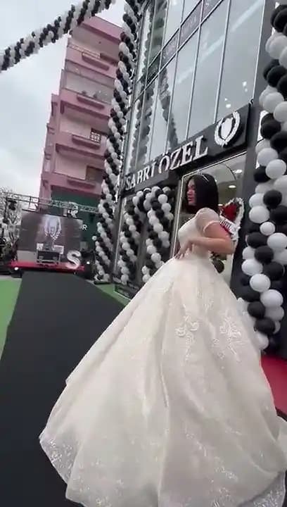 Sabri Özel Damatlık Koleksiyonları ve Moda Trendleri Hakkında Bilgiler