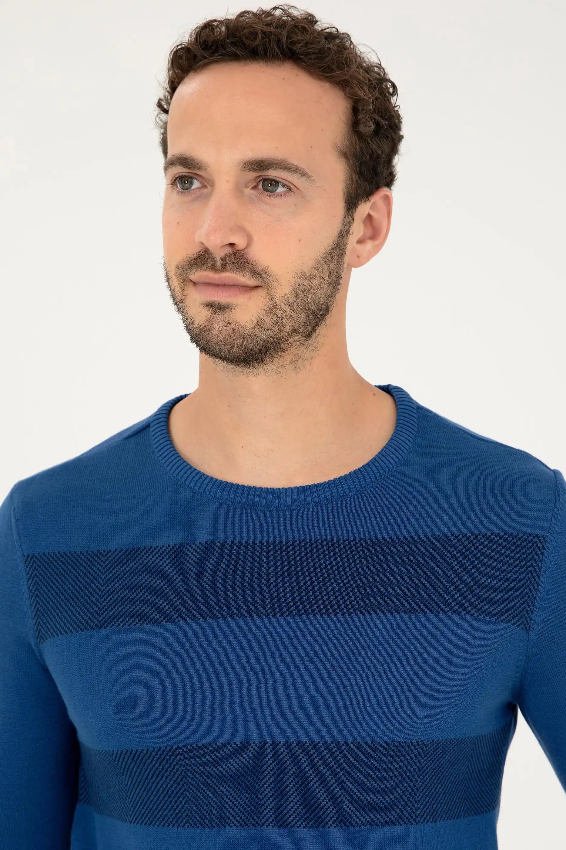 Saks Kazak Modasında Sıcak ve Şık Bir Trend Analizi ve Kombinasyon İpuçları