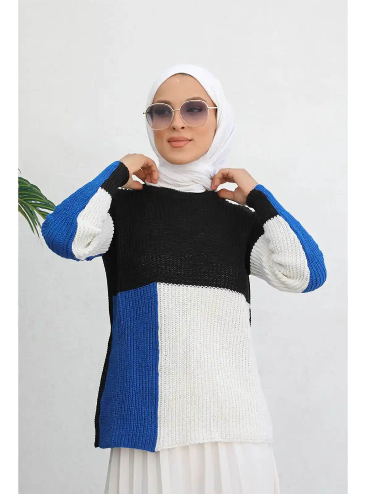 Saks Mavisi Kazak Modada Zarif ve Çok Yönlü Bir Renk Seçeneği