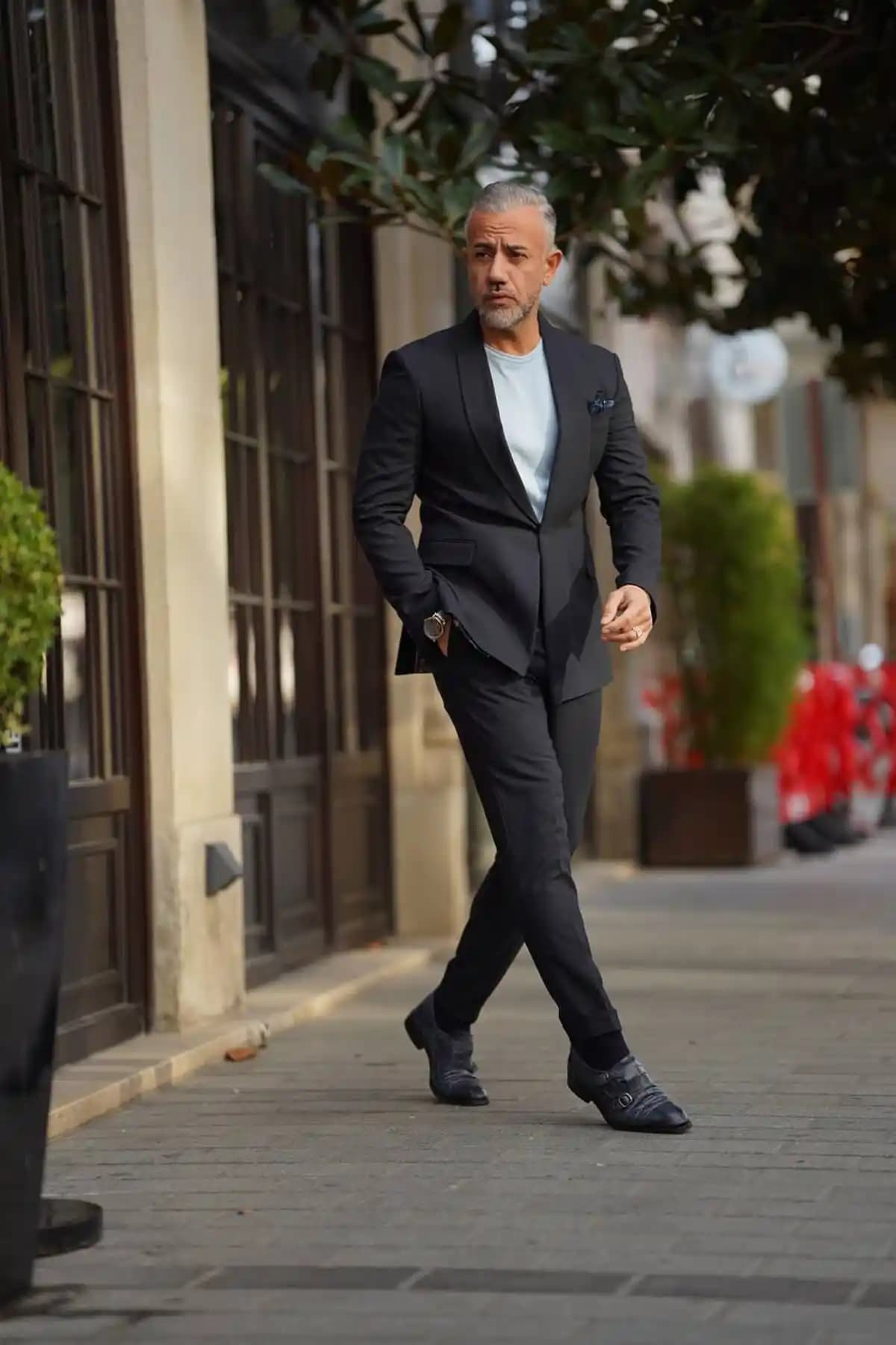 Şal Yaka Takım Elbise: Modern ve Şık Tasarımlarla Moda Dünyasında Fark Yaratın