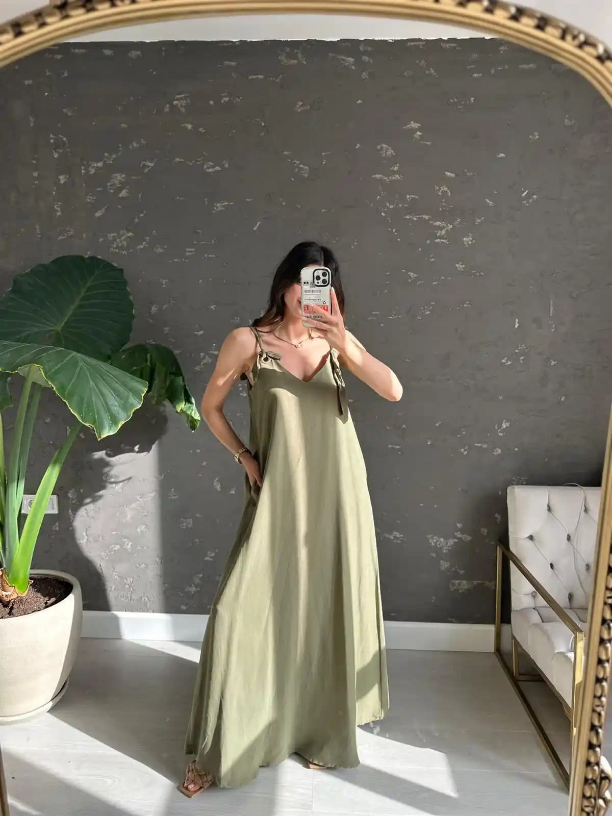 Salaş Elbise Modasında Rahatlık ve Şıklığın Güncel Yeri ve Trendleri