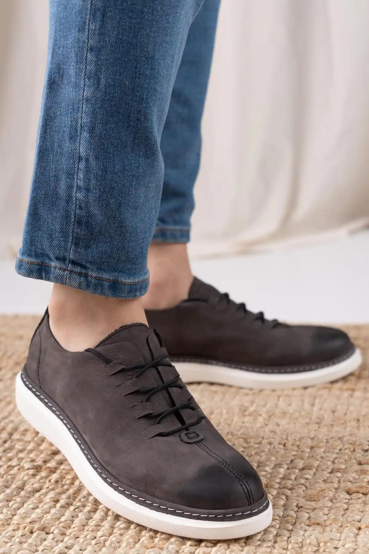 Salvano Erkek Ayakkabıları: Şıklık ve Konforu Bir Arada Sunan Marka