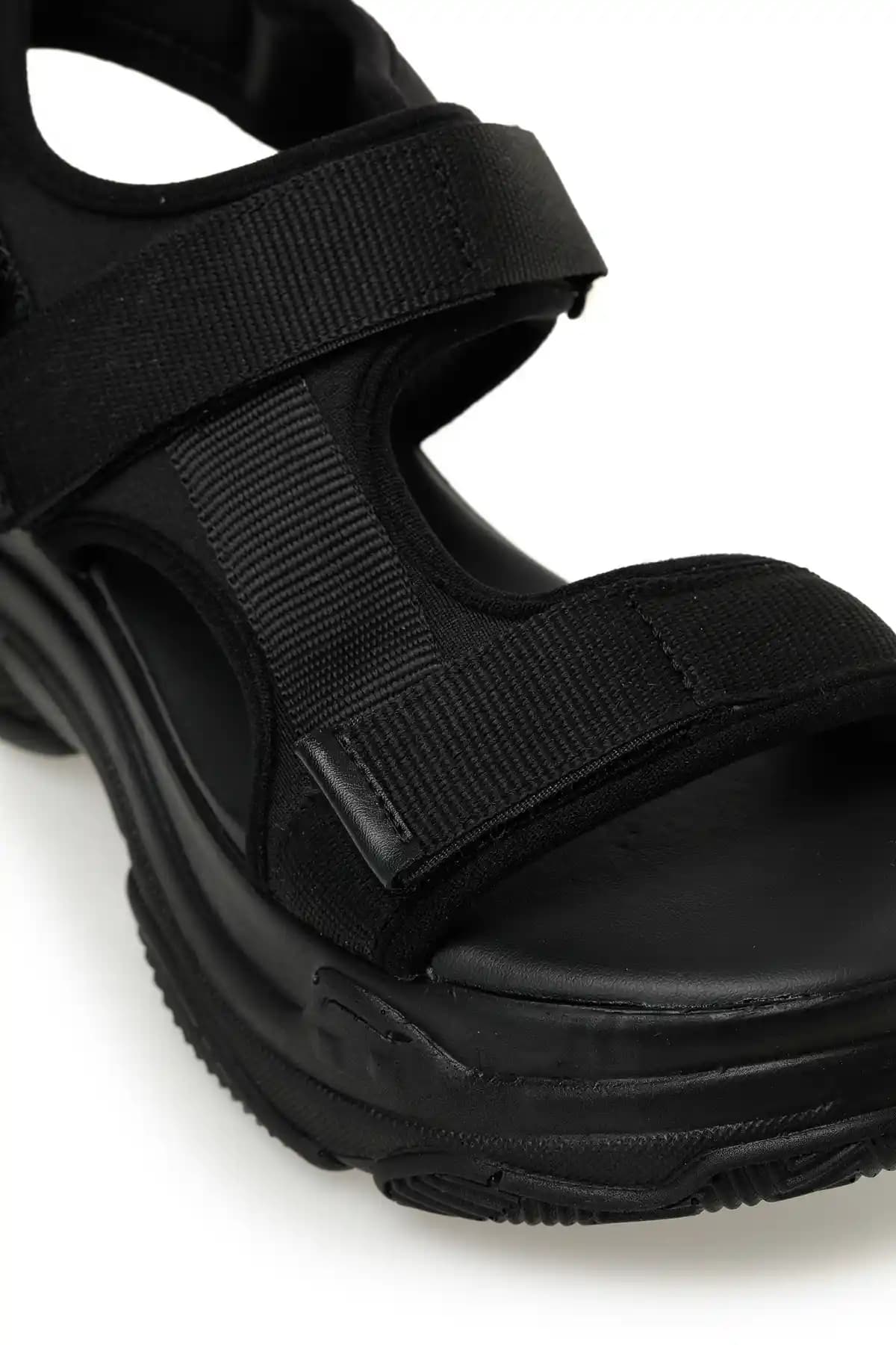 Sandalet Spor Modası ve Konforu Bir Arada Sunan Güncel Trendler