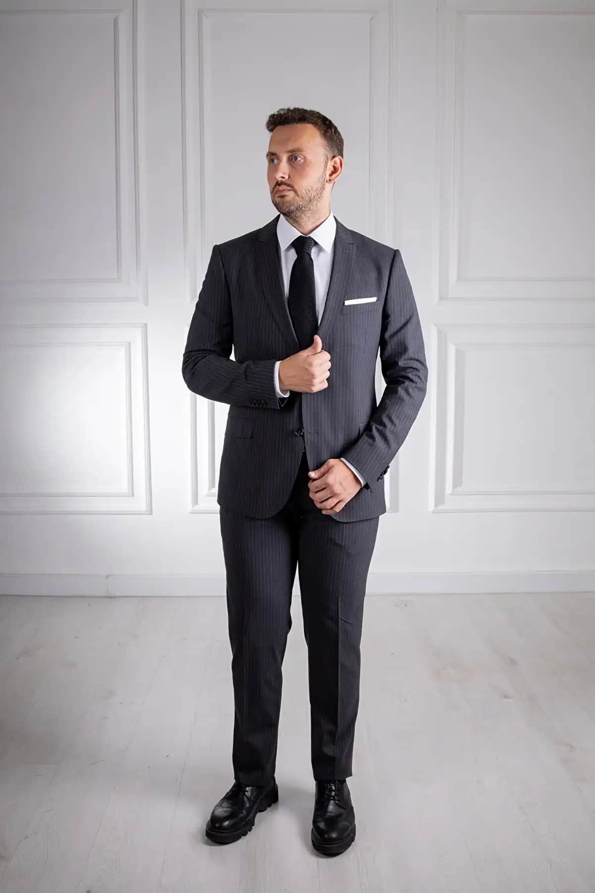 Sarar Takım Elbise: Kalite ve Şıklığın Modern Moda Trendleriyle Buluşması