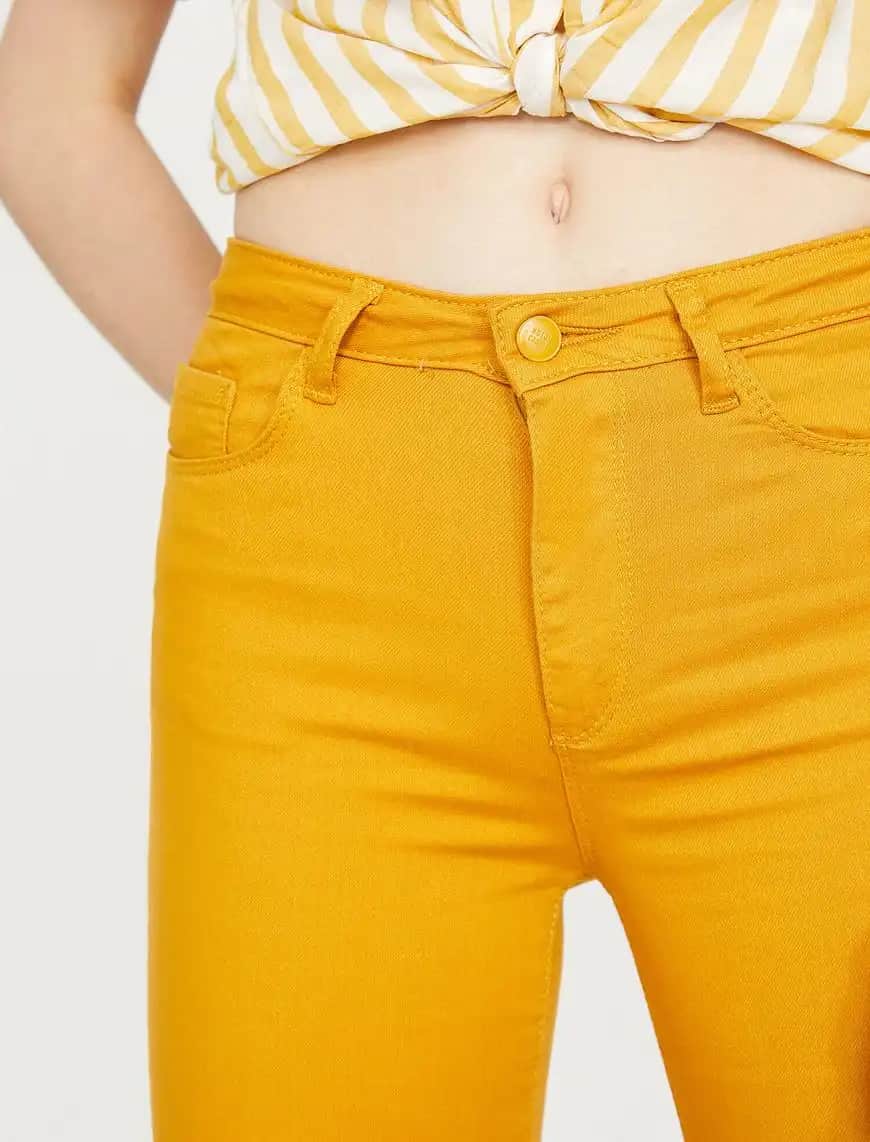 Sarı Kot Pantolon: Güncel Moda Trendleri ve Kombinasyon İpuçları