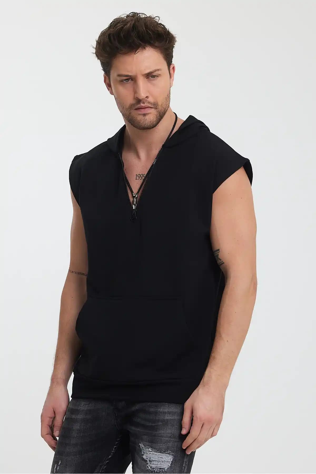 Sıfır Kol Kapşonlu Modasında Güncel Trendler ve Kombinasyon Önerileri