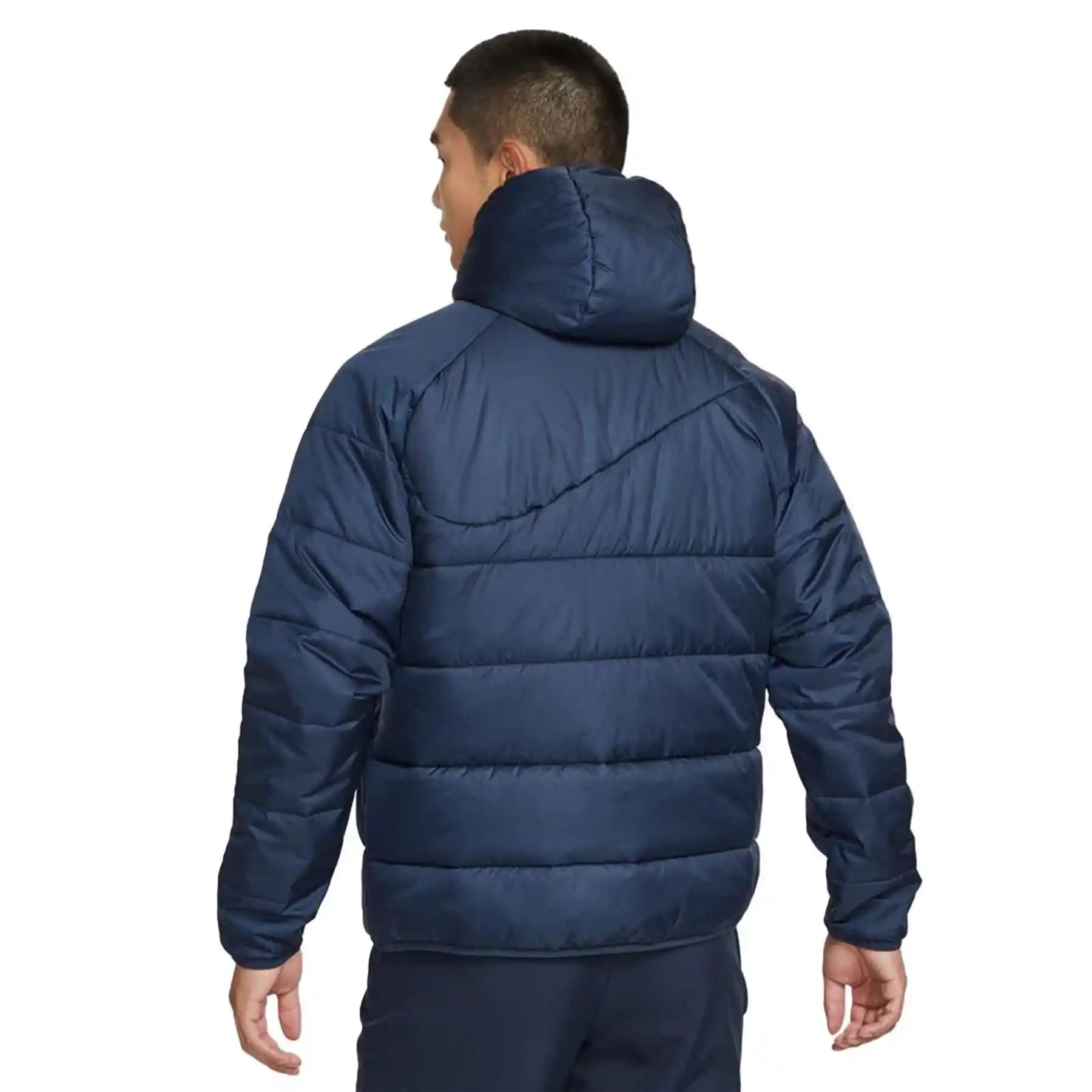 Şişme Mont ve Nike: Moda ve Fonksiyonelliği Bir Arada Sunan Güncel Trendler