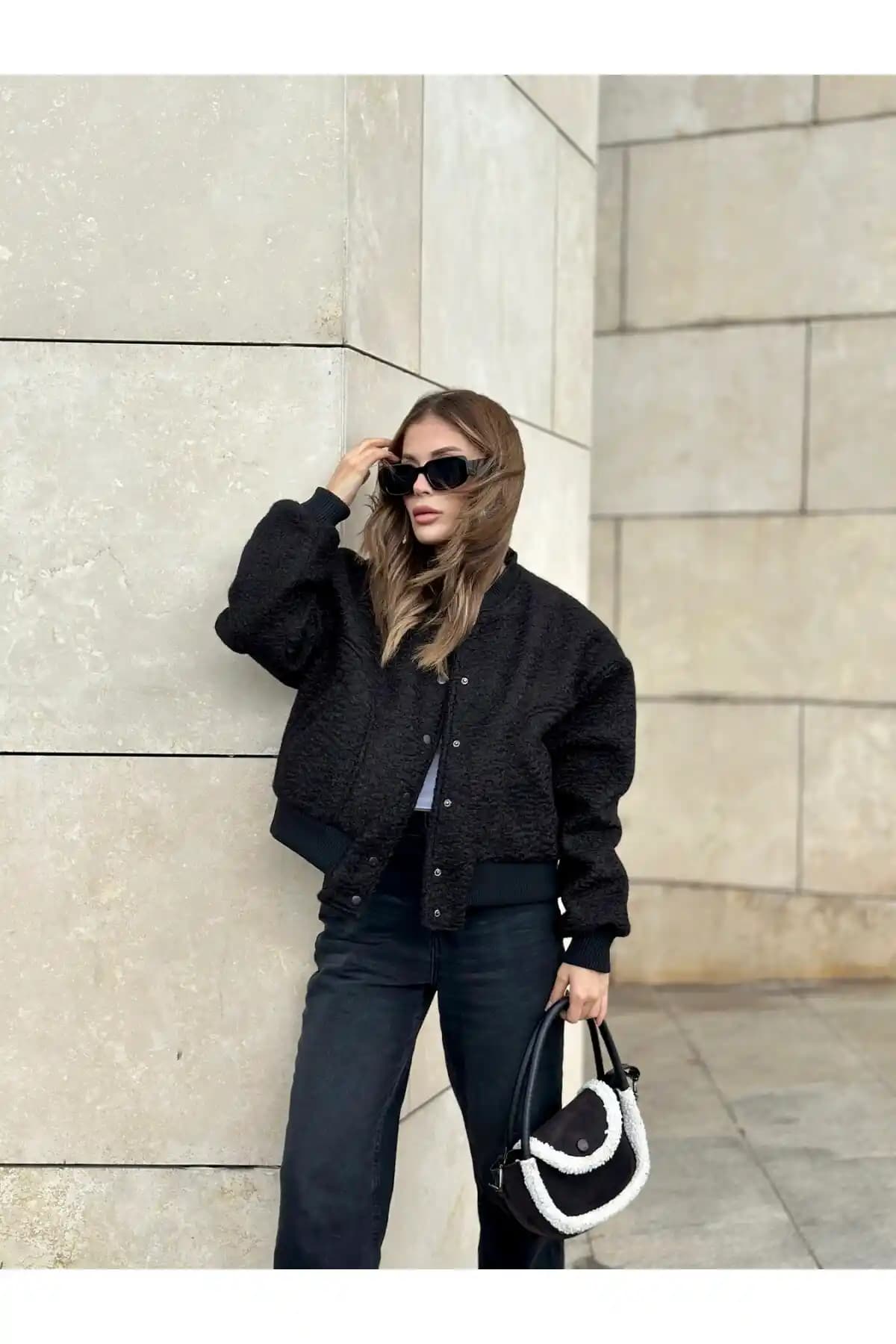 Siyah Ceket Modelleri ve Kombinasyon İpuçları ile Şıklığınızı Yükseltin