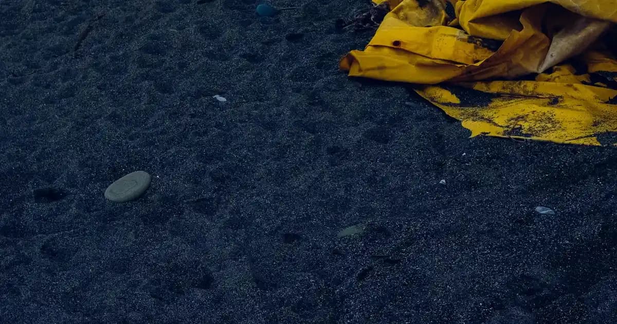 Siyah Converse Modanın Zamansız Parçası Olarak Stilinizi Yansıtın