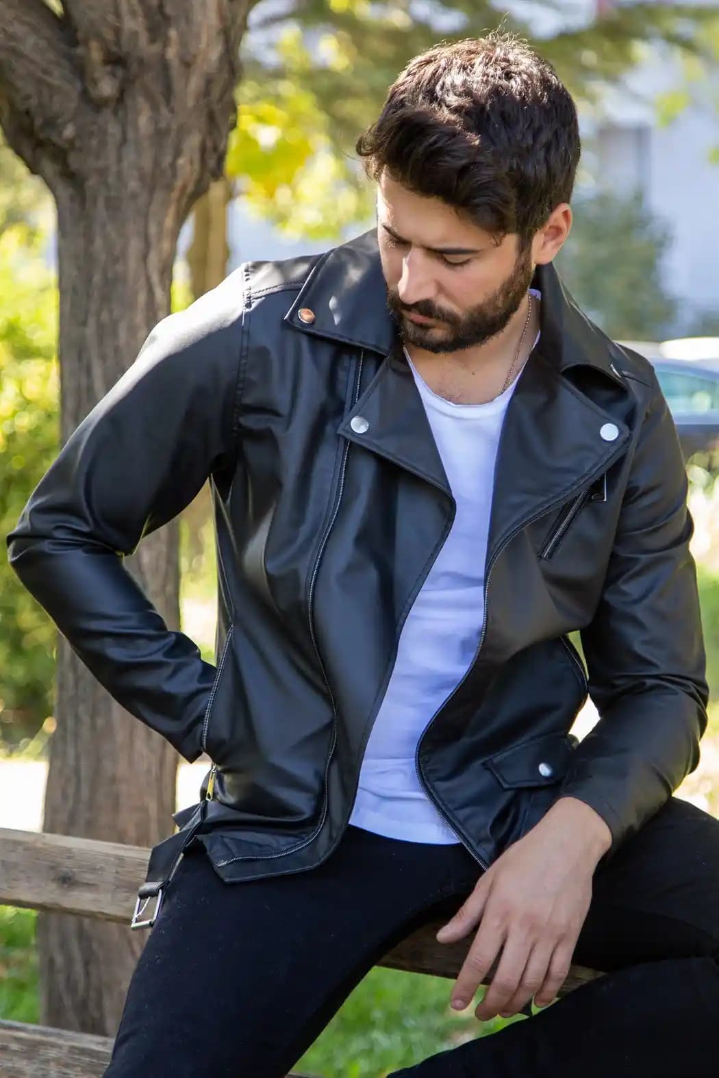 Siyah Deri Ceket Kombinasyonları Moda Tutkunları İçin Kapsamlı Rehber