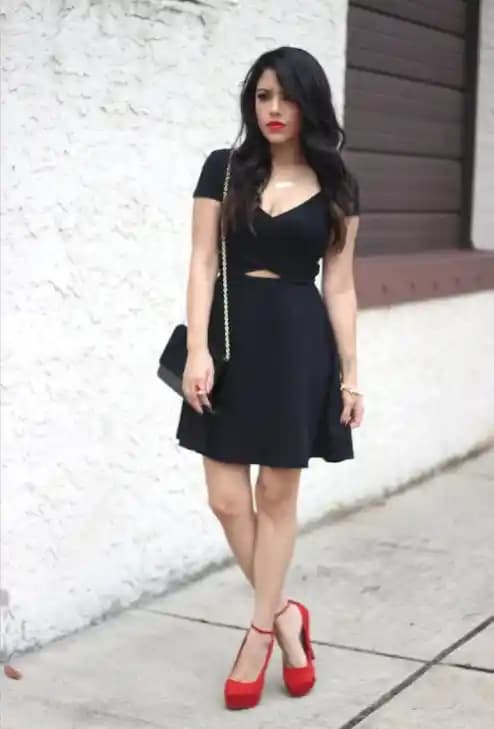 Siyah Elbise ve Kırmızı Ayakkabılar: Zamansız Moda İkilisi ve Stil İpuçları