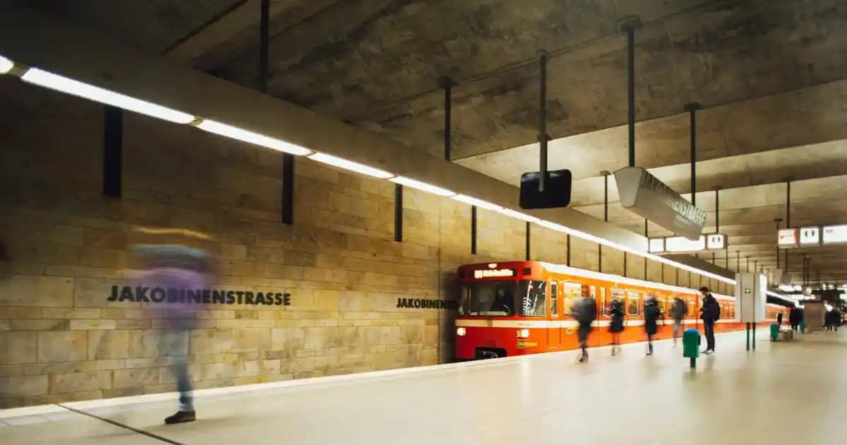 Siyah Erkek Takım Elbise Kombinleri: Şıklık ve Zarafetin En İyi Yolları