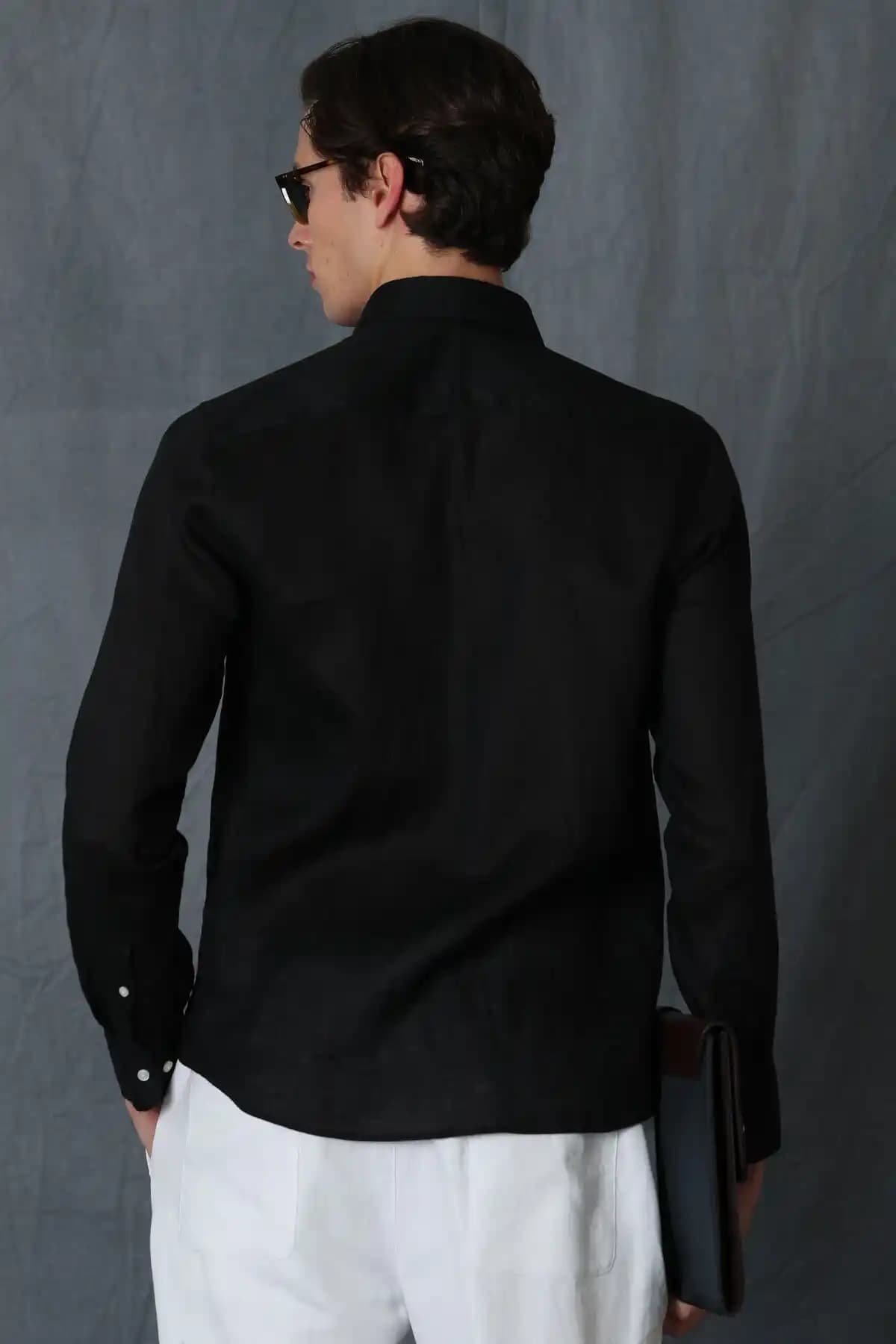 Siyah Gömleklerin Moda Dünyasındaki Yeri ve Lufian Koleksiyonları Analizi