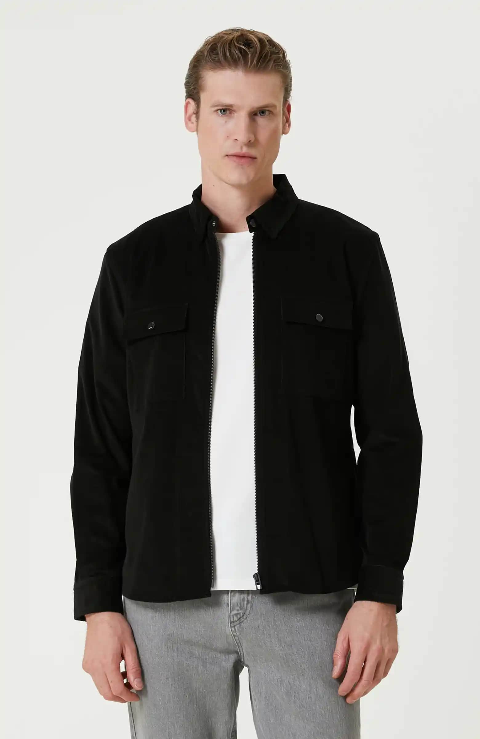 Siyah Kadife Ceketlerin Moda Dünyasındaki Yeri ve Stil Önerileri