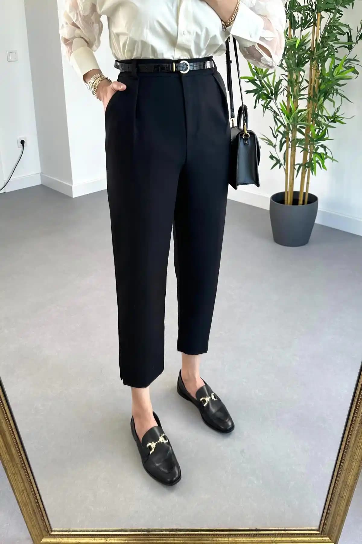 Siyah Klasik Pantolonun Moda Dünyasındaki Yeri ve Stil İpuçları