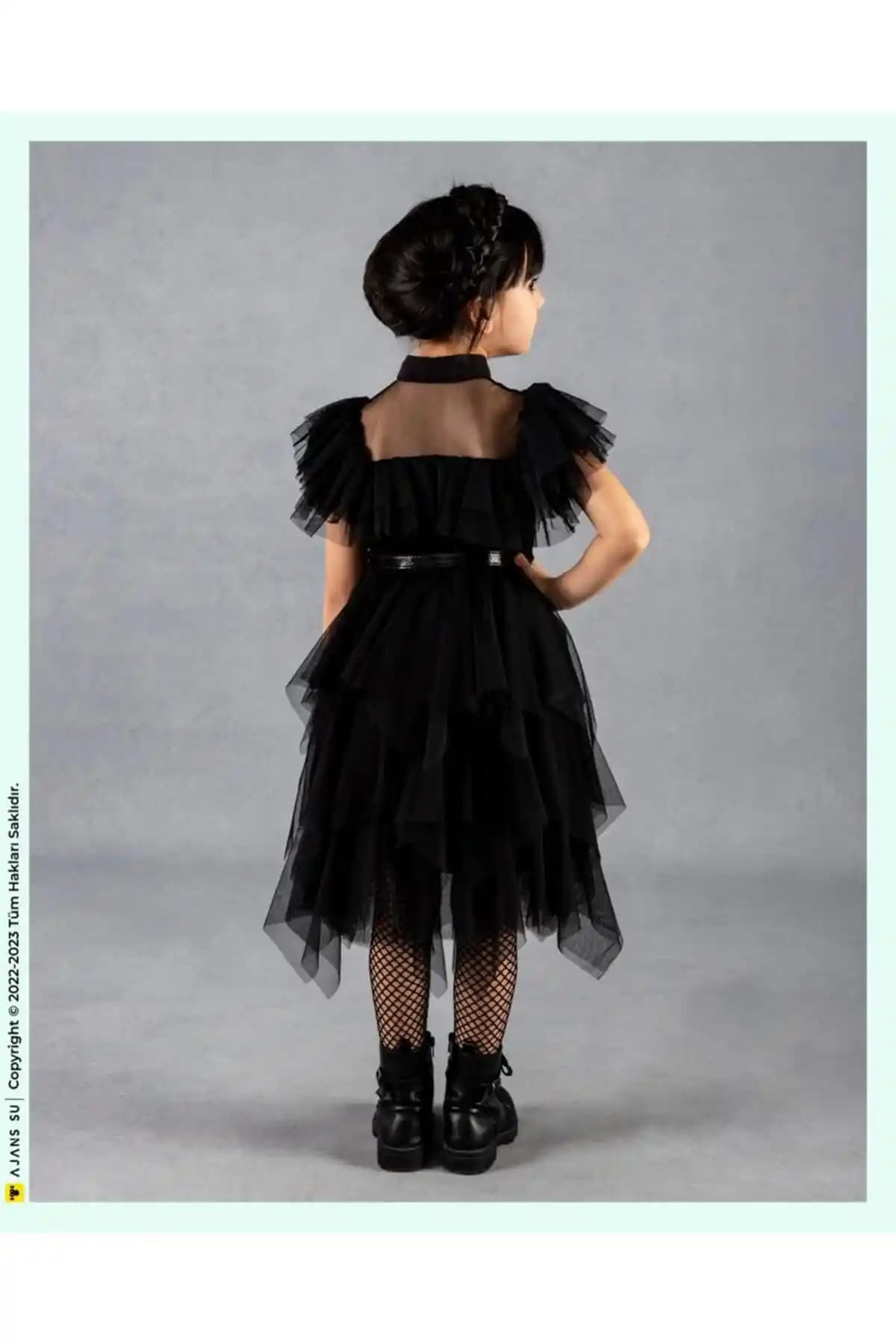 Siyah Kostüm Modada Zamansız Şıklık ve Stil İpuçlarıyla Kendini Göster