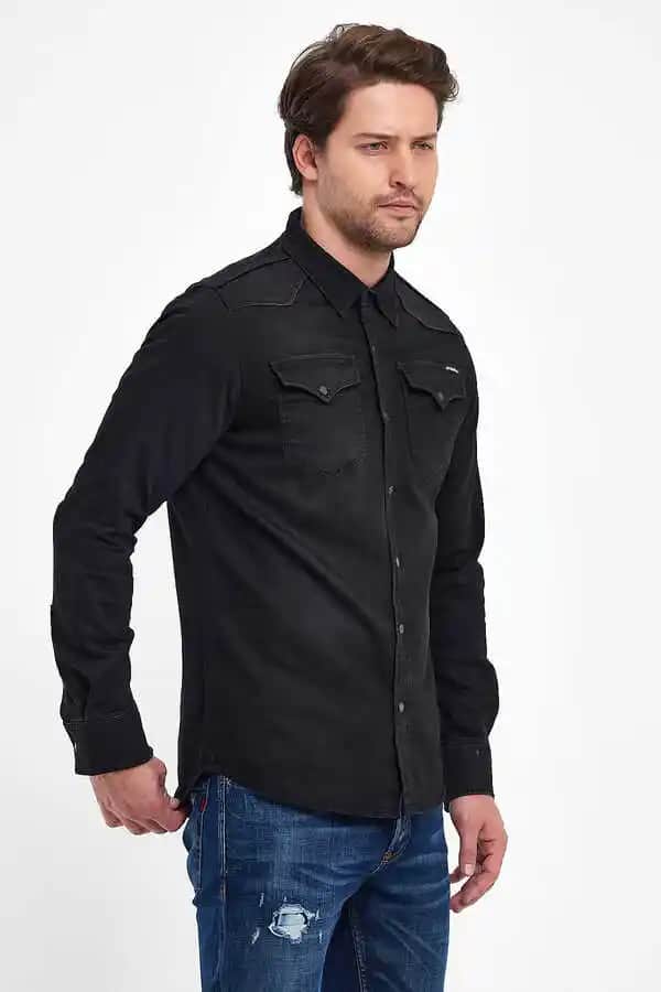 Siyah Kot Gömlek Modada Zamansız Şıklık ve Çok Yönlülük Sunan Popüler Parça