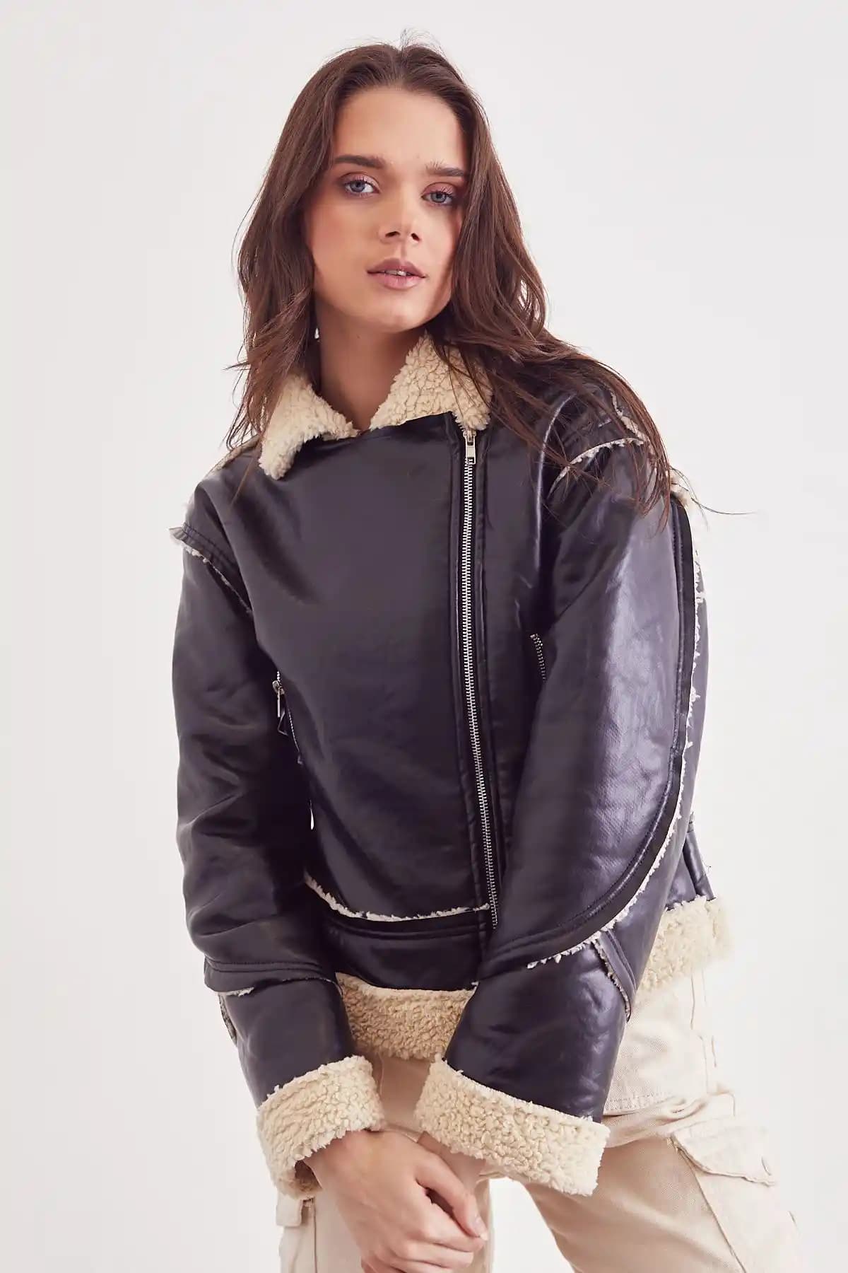 Siyah Kürklü Deri Mont: Zamansız Şıklık ve Moda Trendleri Analizi