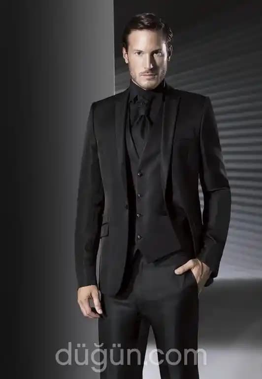 Siyah Mat Takım Elbise: Klasik ve Modern Stil İçin En İdeal Seçenekler