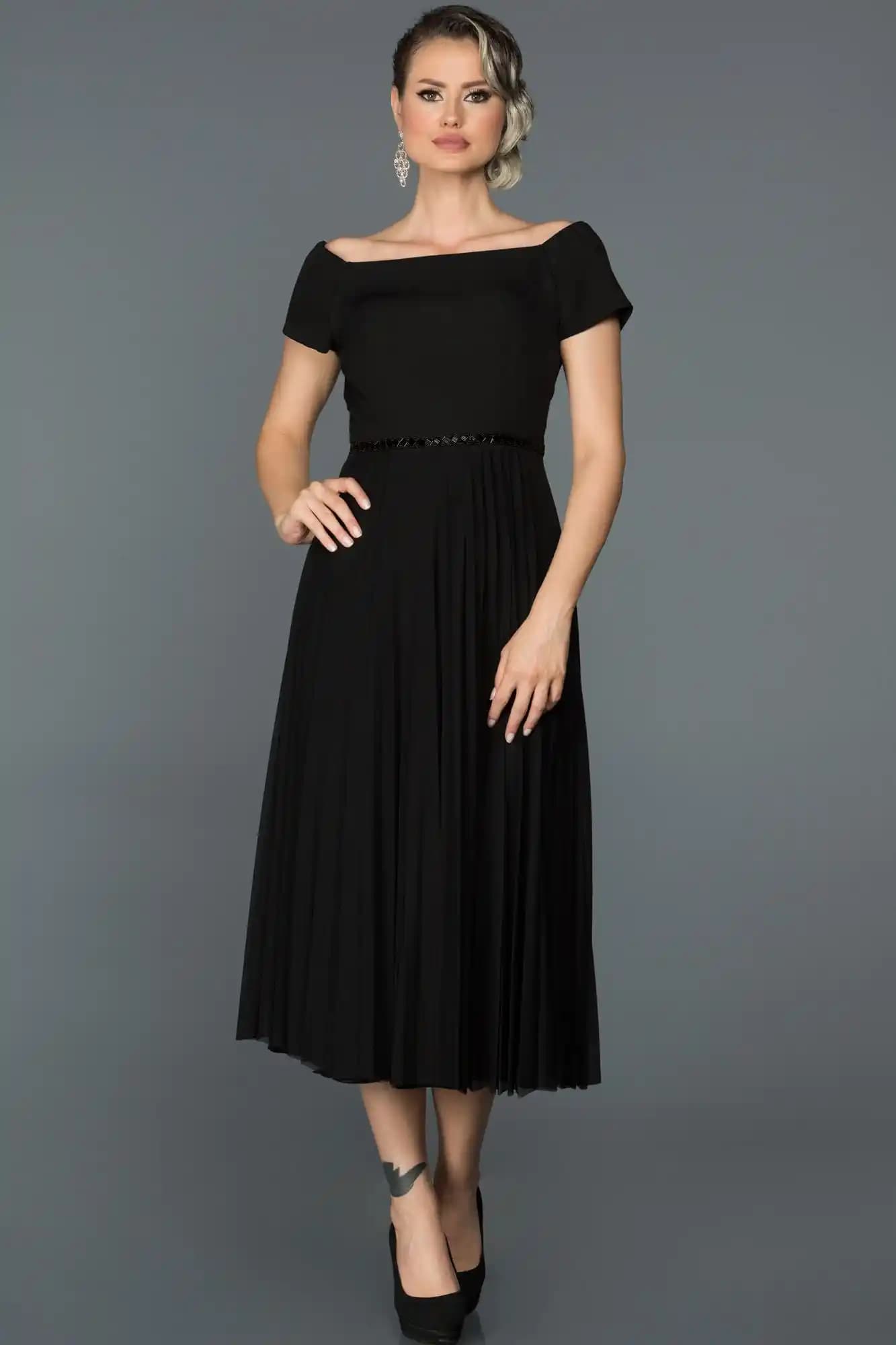 Siyah Şık Elbise Modelleri: Zamansız ve Her Tarza Uygun Tasarımlar