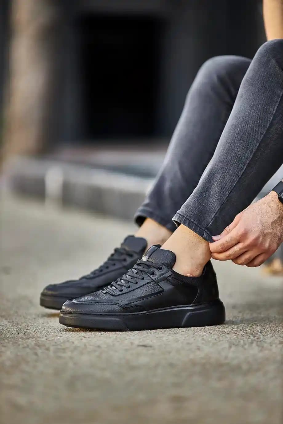 Siyah Sneakers Modada Zamansız Bir Tercih ve Kombin İpuçları