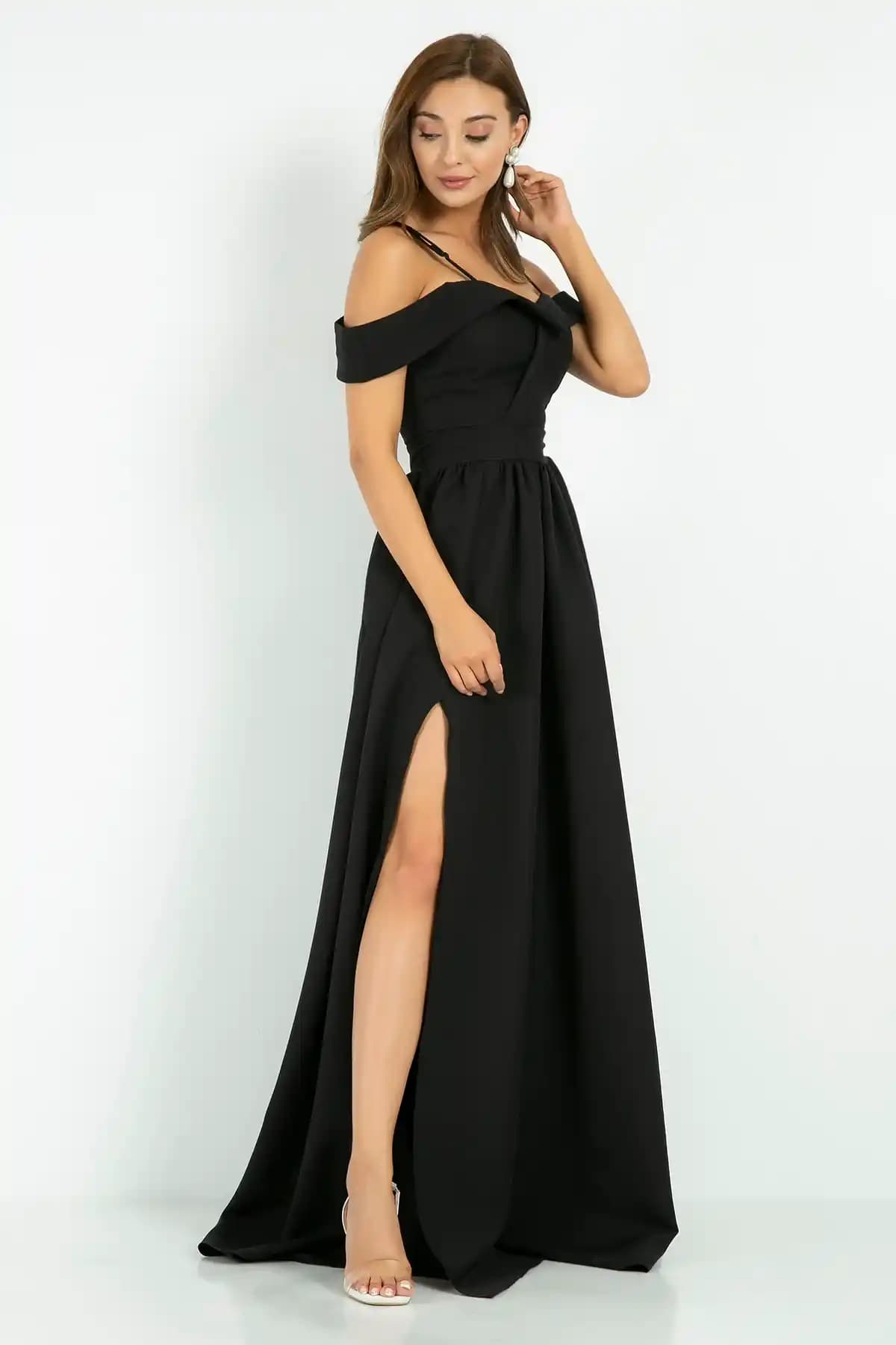 Siyah Uzun Yırtmaçlı Abiye Modelleri ve Stil İpuçlarıyla Zarif Görünüm