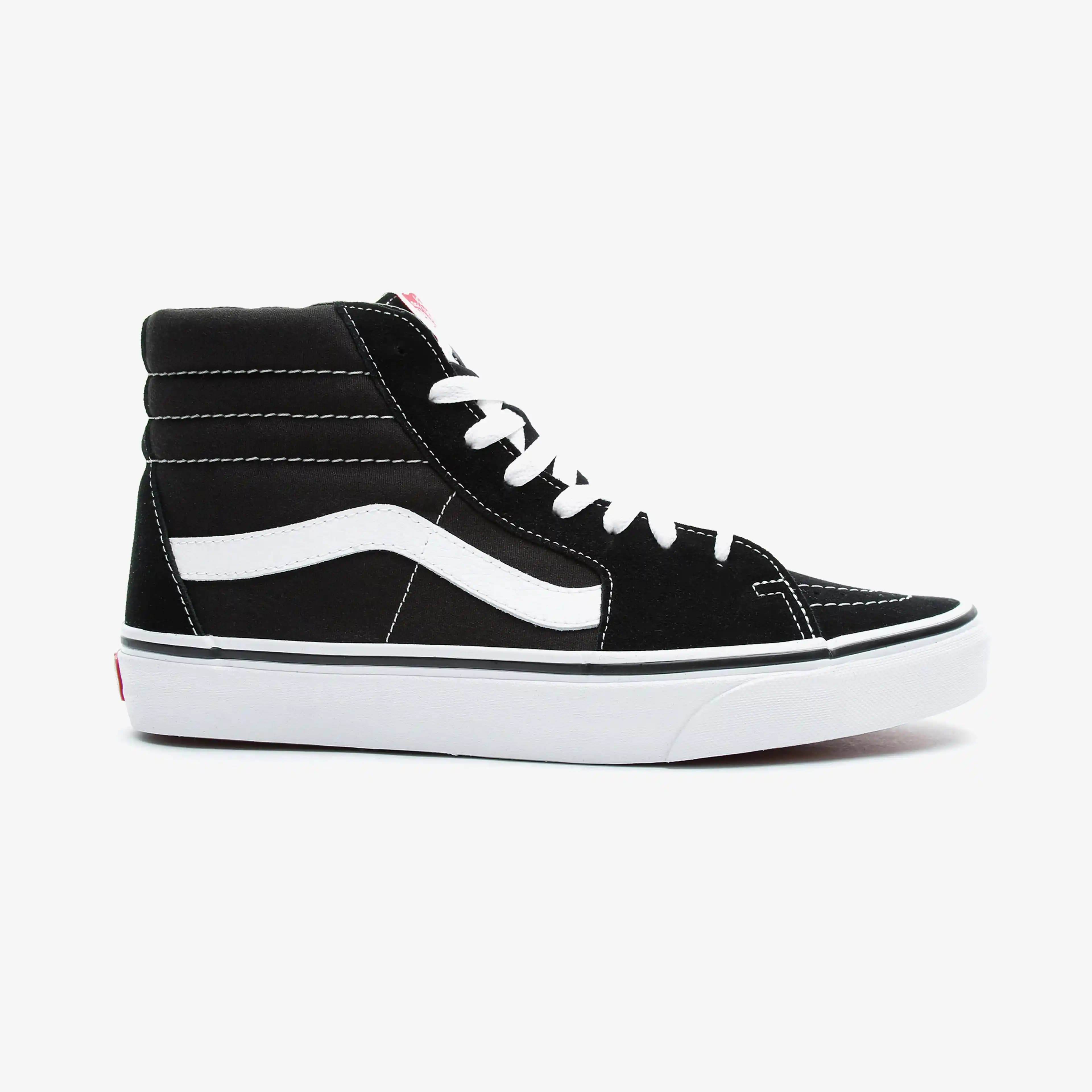 Siyah Vans Sk8 Hi: Moda Dünyasının Zamansız ve Çok Yönlü Spor Ayakkabısı