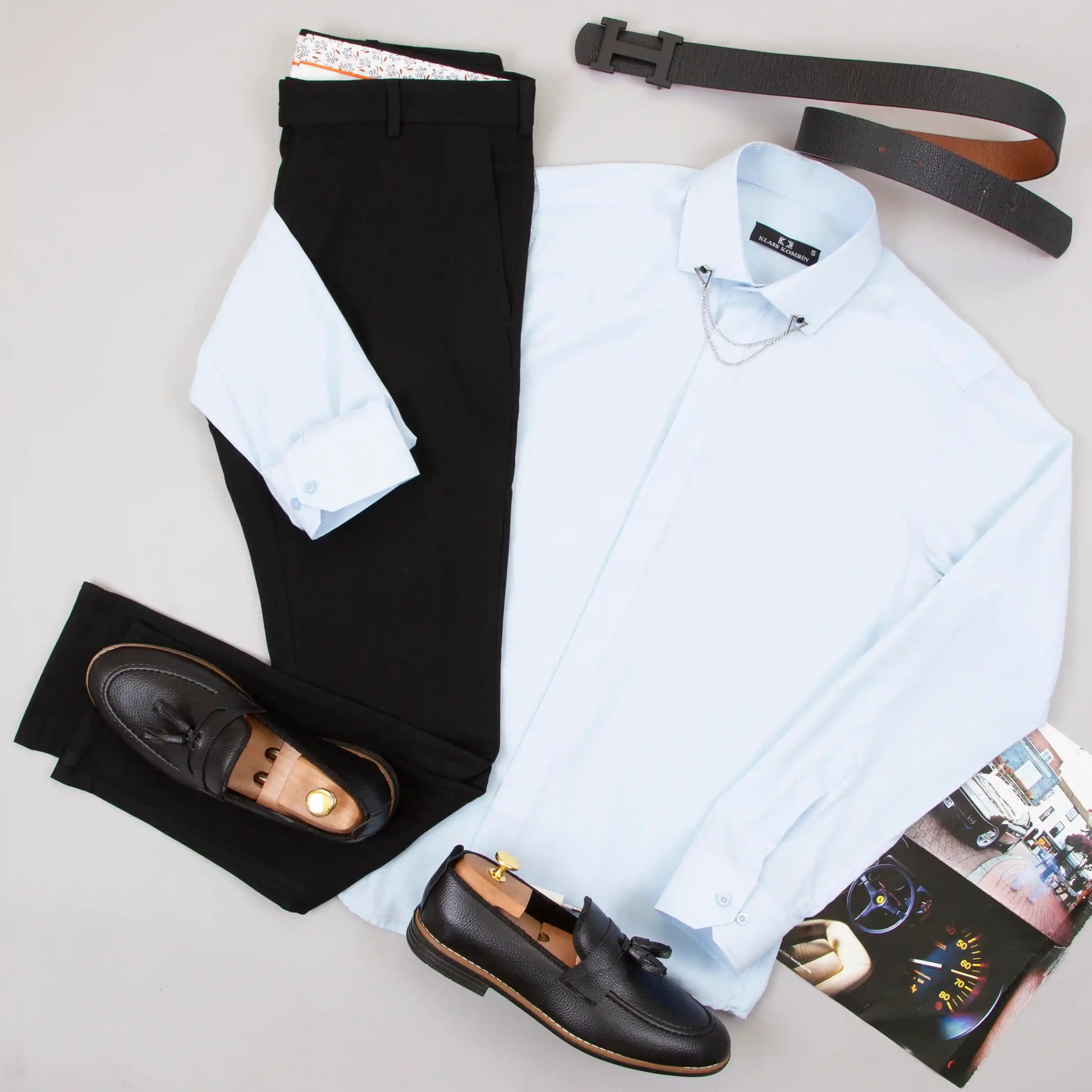 Siyah ve Mavi Renk Kombinasyonu: Zamansız Moda Trendleri ve Stil İpuçları