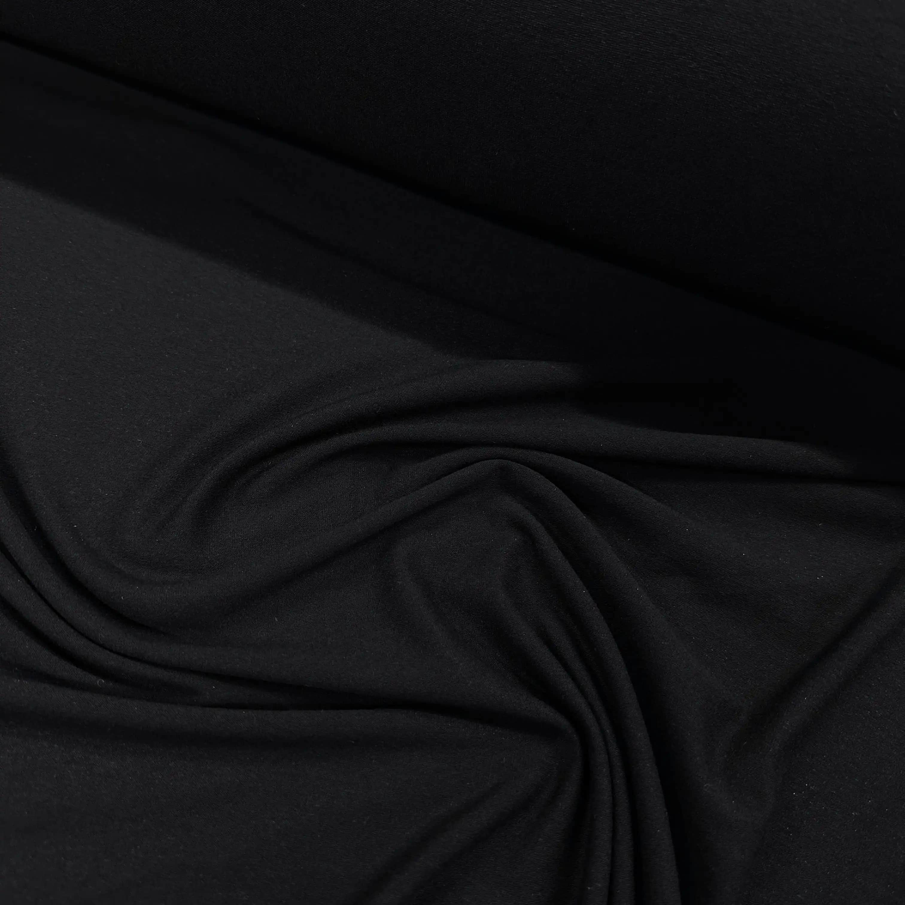 Siyah Viskon Kumaşın Moda Dünyasındaki Yeri ve Stil İpuçları