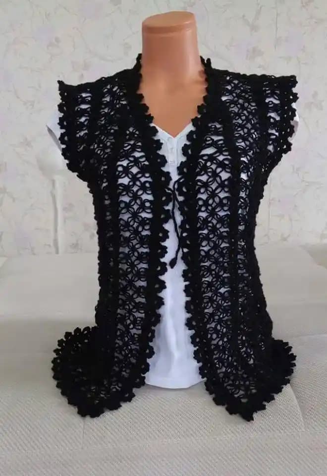 Siyah Yelek Örgü Modelleri: Moda ve İşlevselliğin Buluştuğu Tasarımlar ve Stil Önerileri