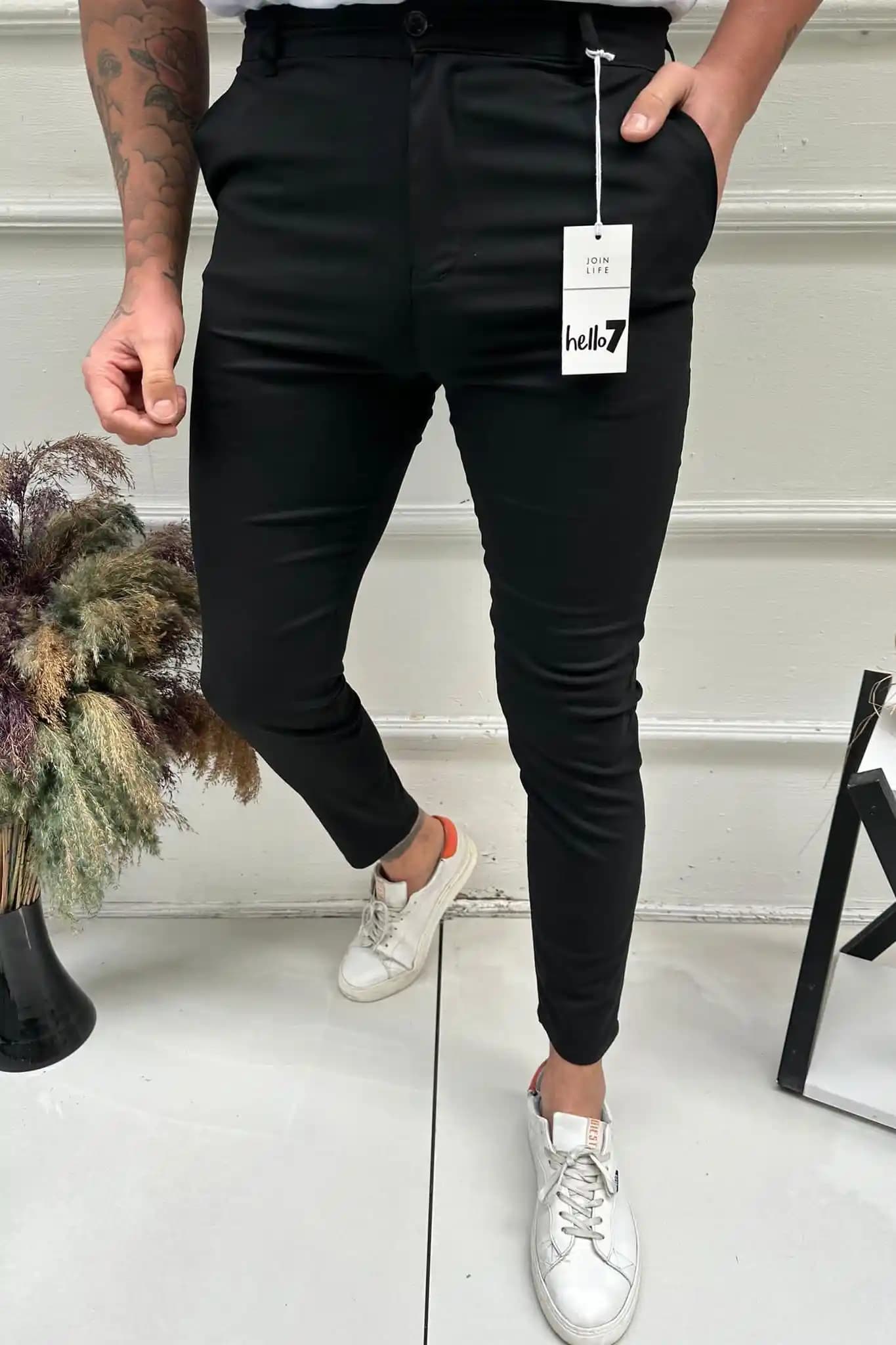 Slim Fit Kumaş Pantolonlar: Modern Şıklığın Vazgeçilmez Parçası ve Stil İpuçları