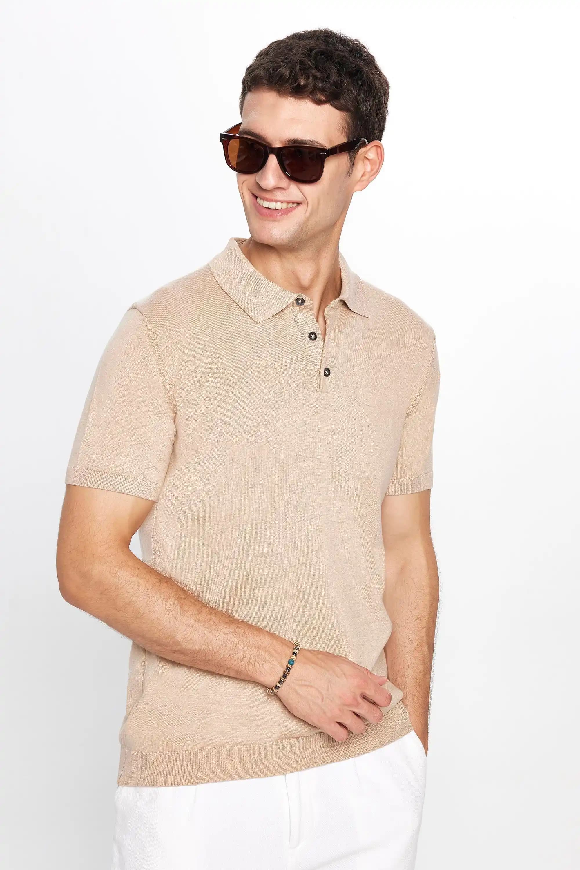 Slim Fit Polo Yaka Tişörtler: Günlük ve Şık Kombinasyonlar İçin Modern Tercih