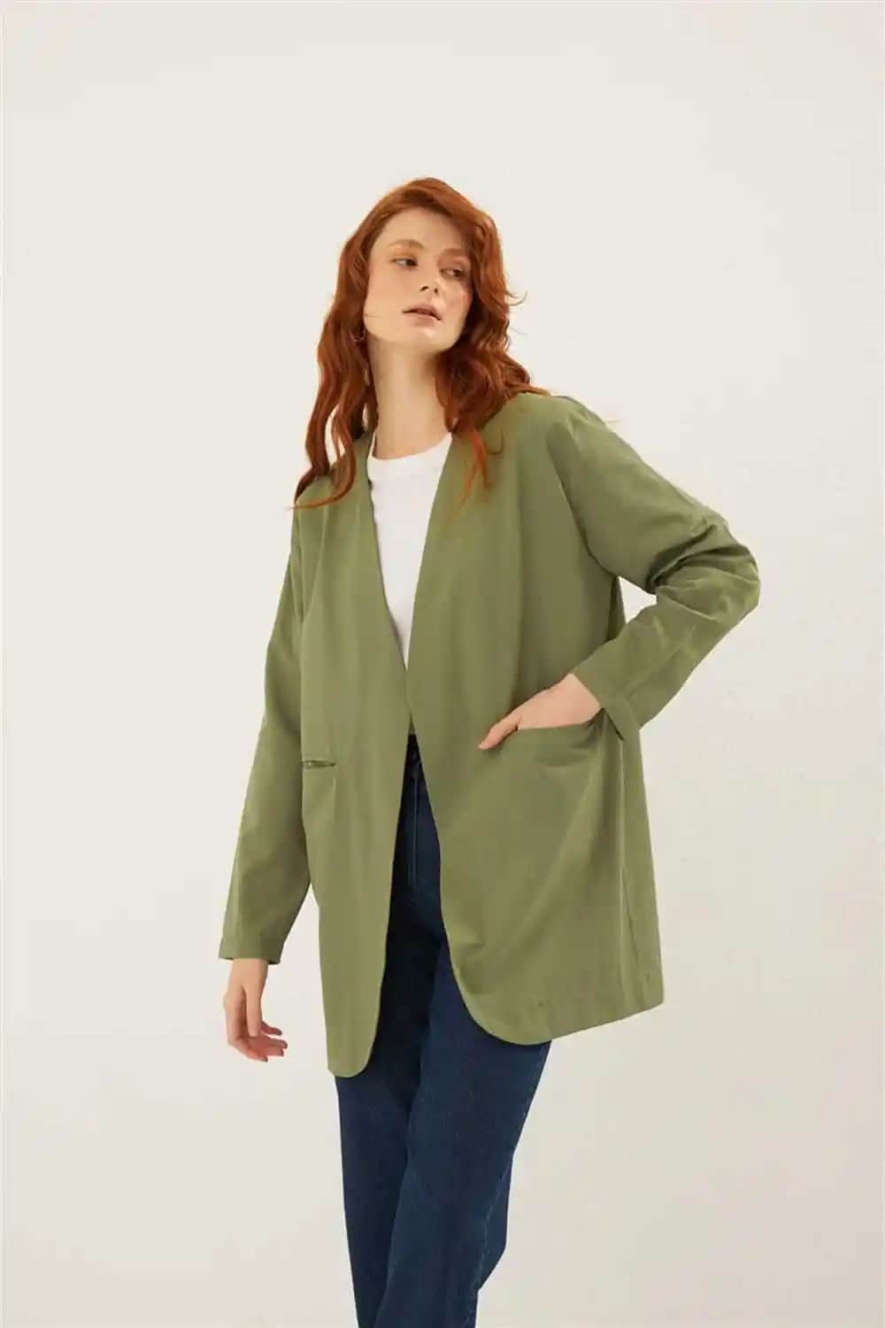 Smart Casual Ceketler: Günlük ve İş Hayatında Şıklık ve Rahatlık Sunan Stil Rehberi