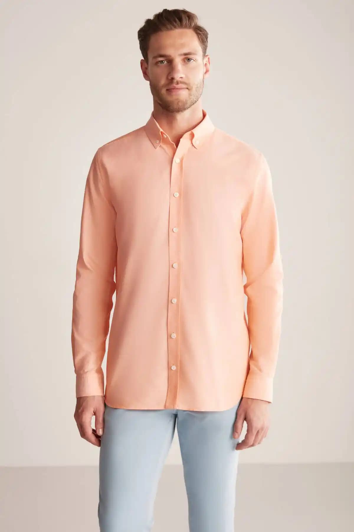 Somon Renginin Moda Dünyasındaki Yükselişi ve Gömleklerde Kullanım İpuçları