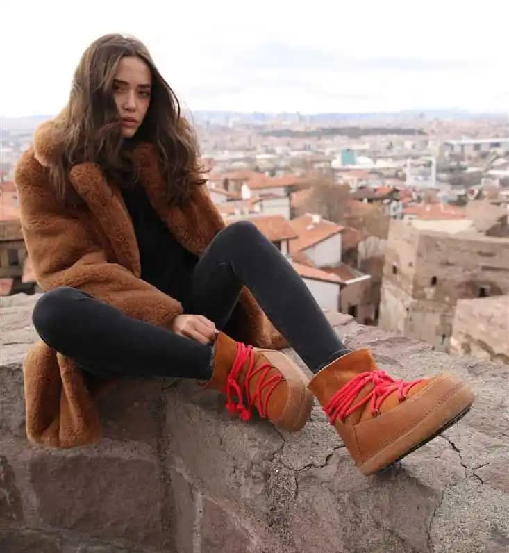 Sonbahar ve Kış Moda Kombinleri: Stilinizde Sıcak ve Şık Bir Dokunuş